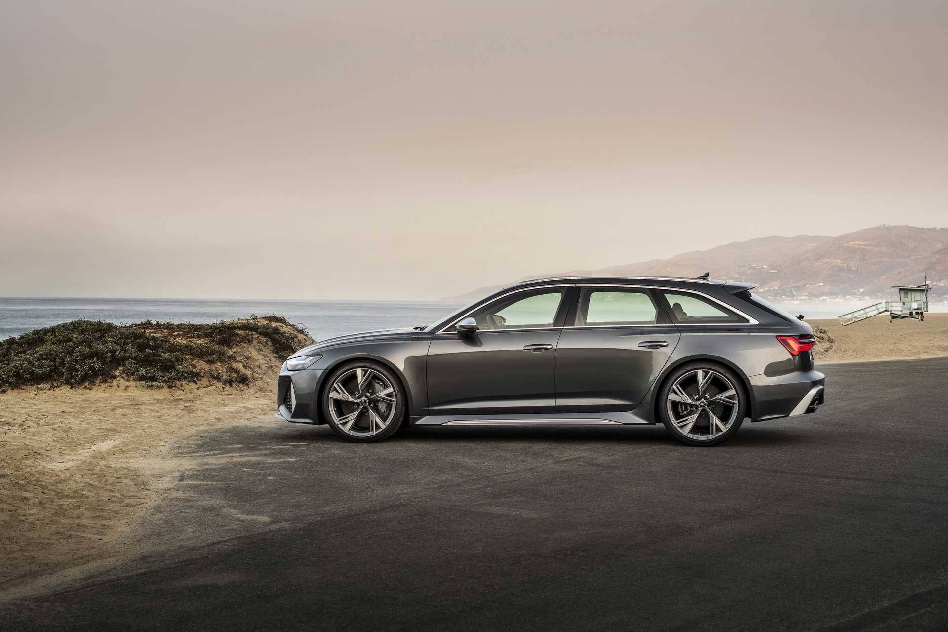 2020 Audi RS6 Avant Looks Simply Spectacular Under The California Sun