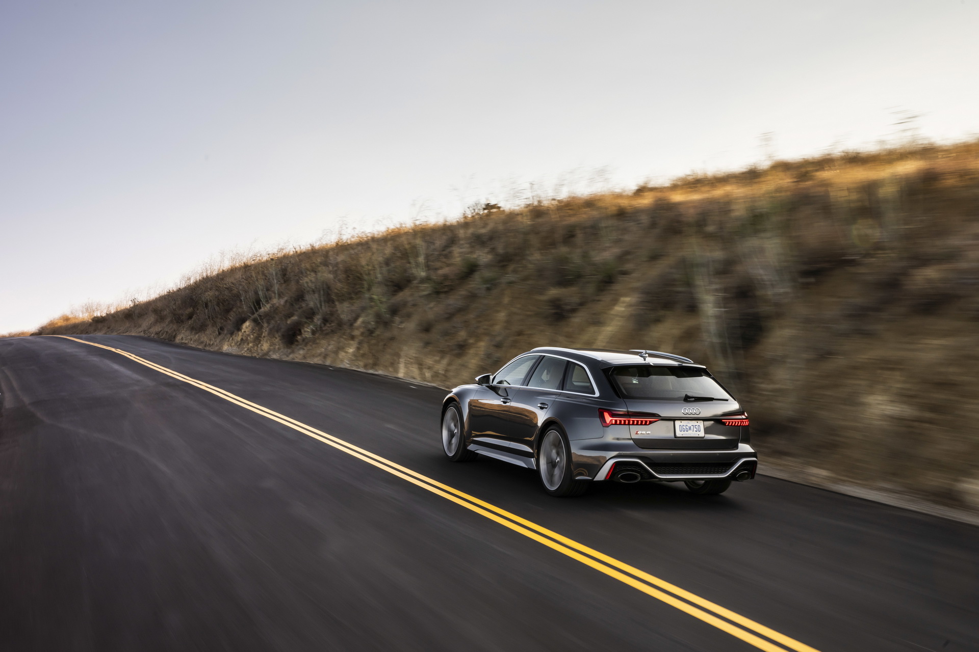 2020 Audi RS6 Avant Looks Simply Spectacular Under The California Sun