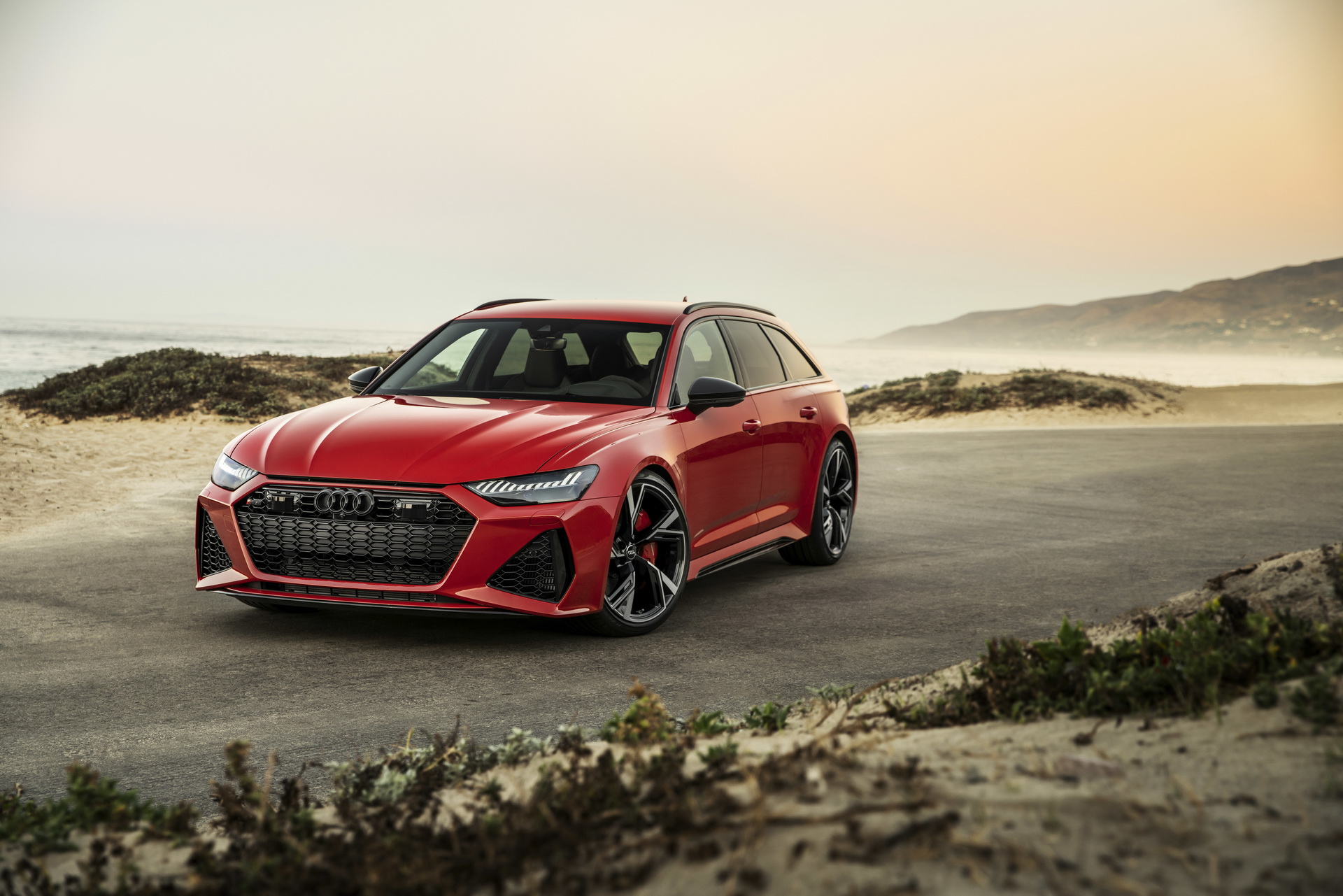 2020 Audi RS6 Avant Looks Simply Spectacular Under The California Sun