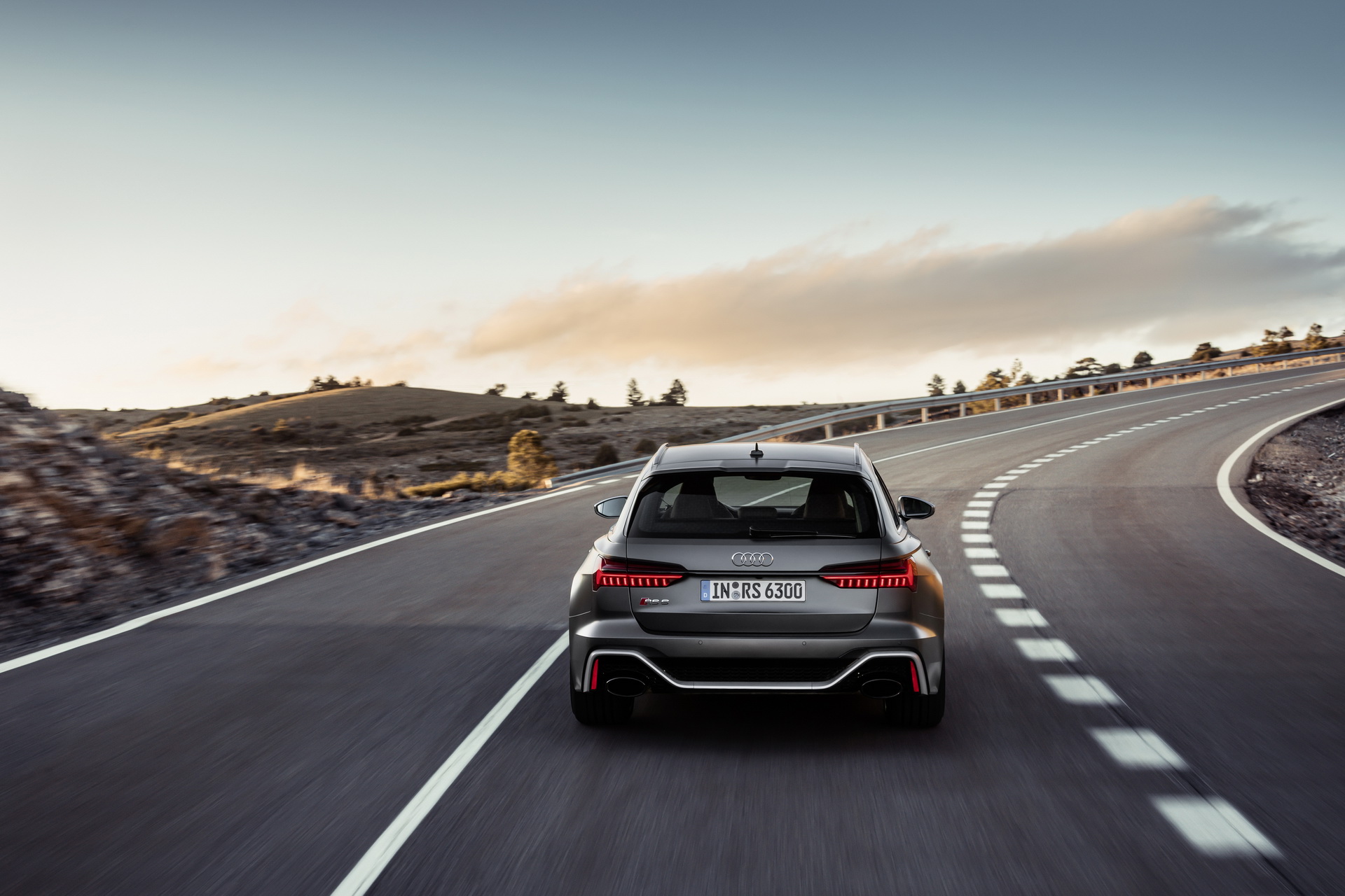 2020 Audi RS6 Avant Looks Simply Spectacular Under The California Sun