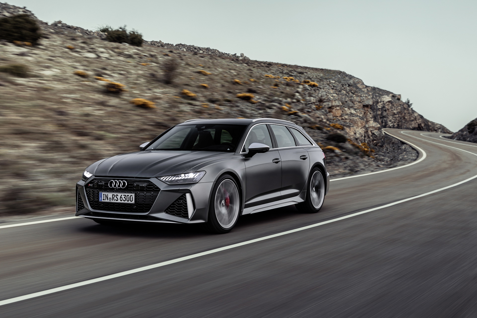 2020 Audi RS6 Avant Looks Simply Spectacular Under The California Sun