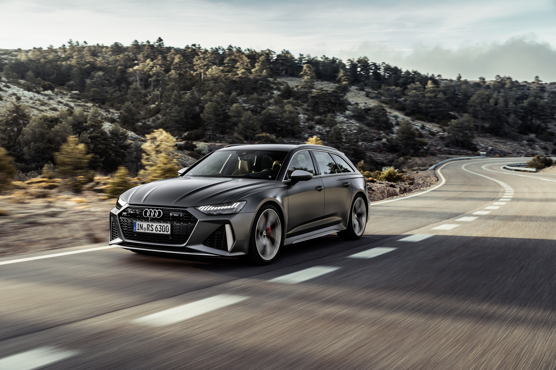 2020 Audi RS6 Avant Looks Simply Spectacular Under The California Sun