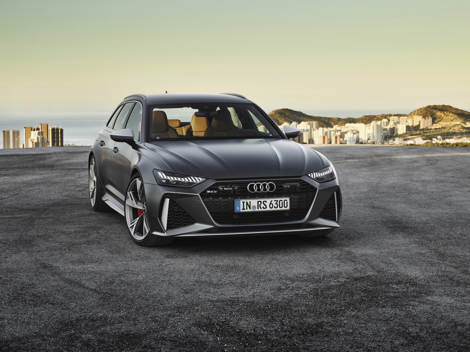 2020 Audi RS6 Avant Looks Simply Spectacular Under The California Sun
