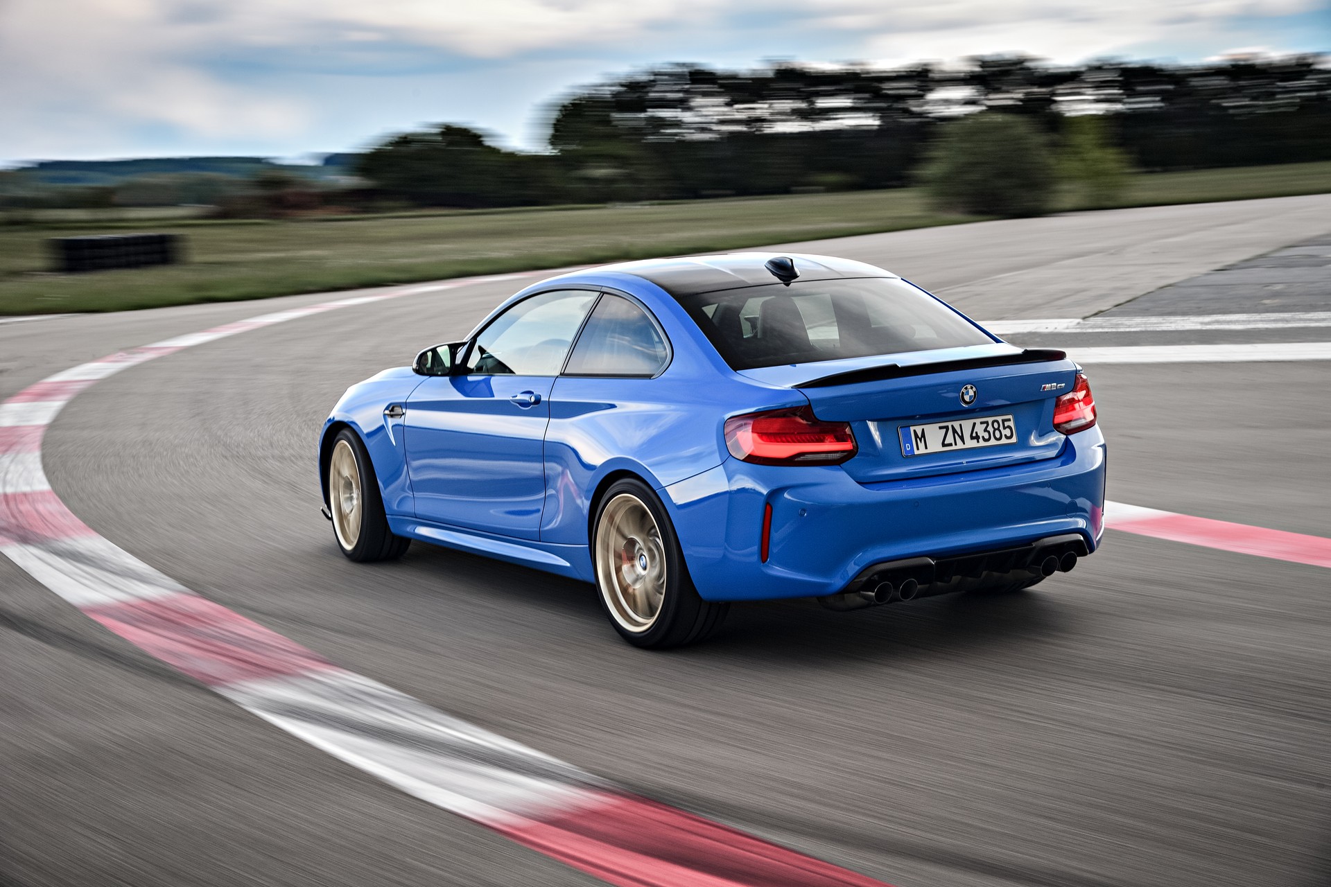 2020 BMW M2 CS Goes Official With 444 HP, A Six-Speed Manual And Carbon Fiber Galore