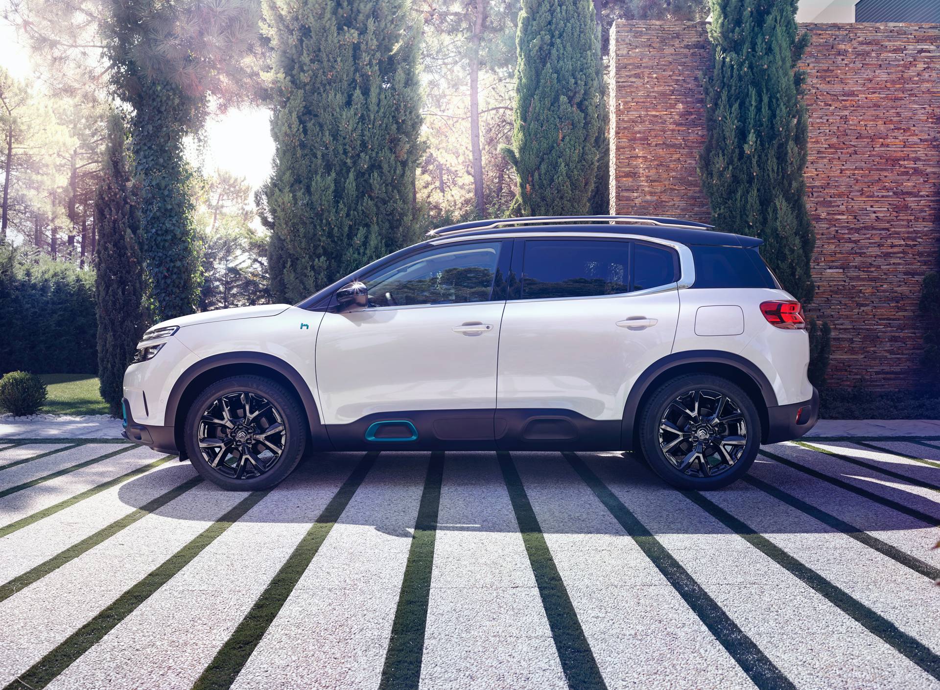 222 HP Citroën C5 Aircross Plug-in Hybrid Is The New King Of The Range