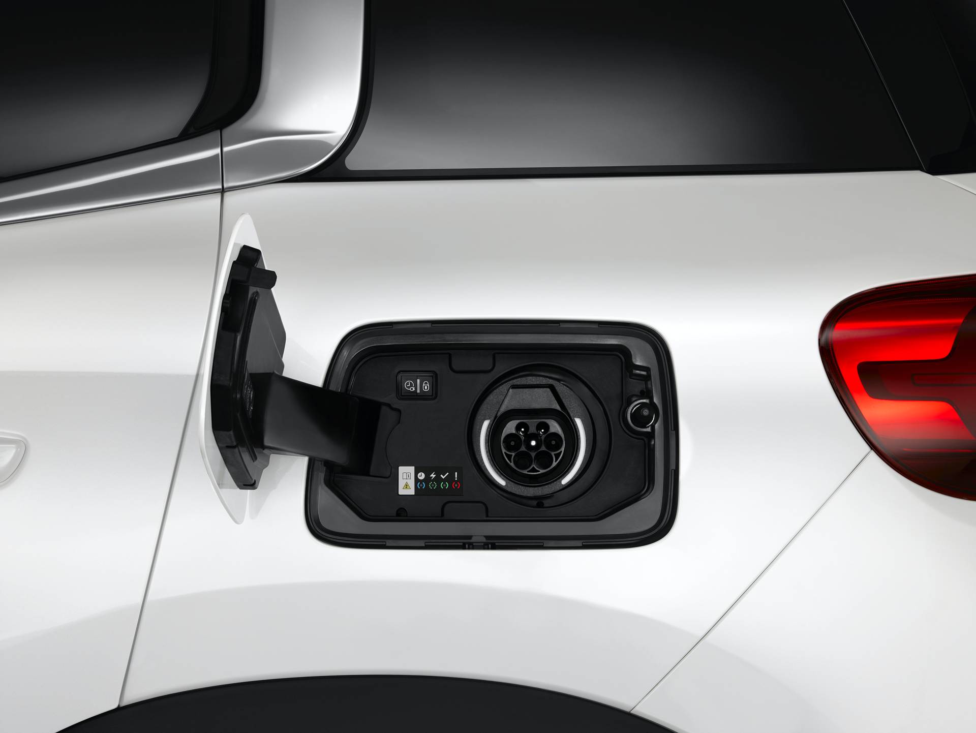 222 HP Citroën C5 Aircross Plug-in Hybrid Is The New King Of The Range