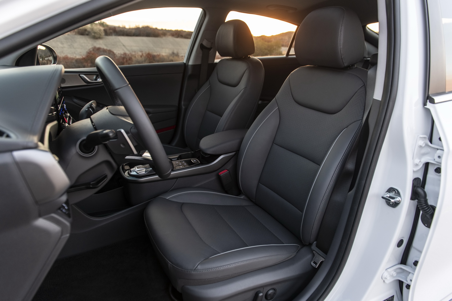 2020 Hyundai Ioniq Facelift Arrives In The US With Better Tech And More More Electric Range