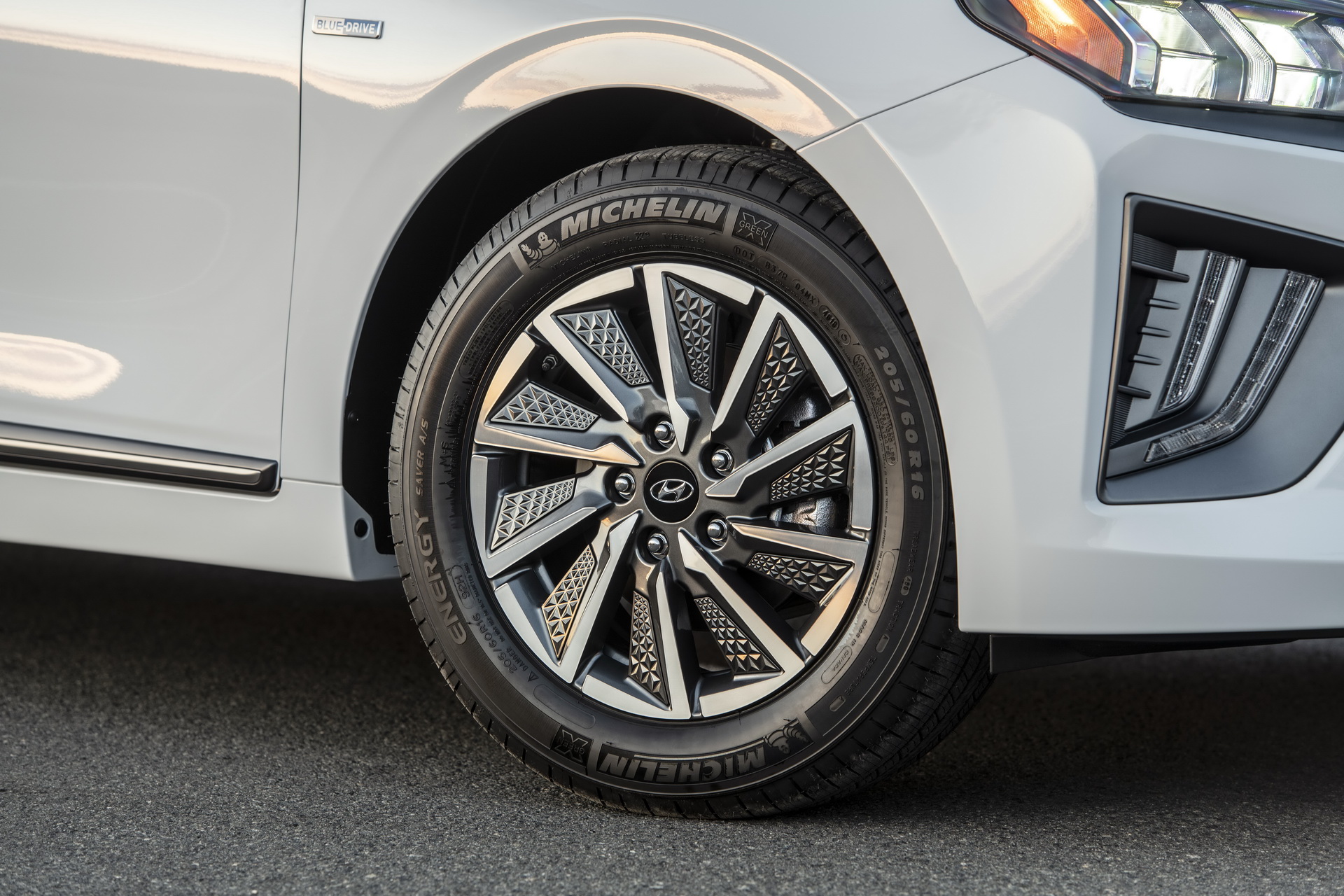 2020 Hyundai Ioniq Facelift Arrives In The US With Better Tech And More More Electric Range