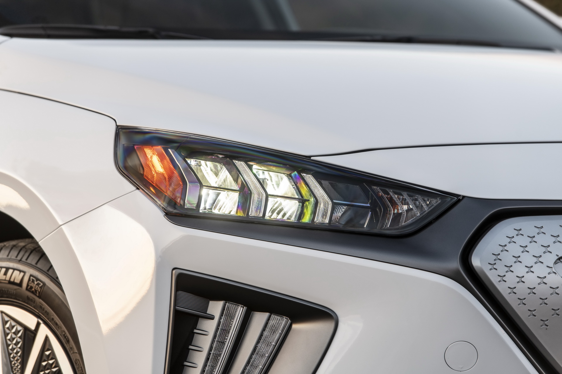 2020 Hyundai Ioniq Facelift Arrives In The US With Better Tech And More More Electric Range