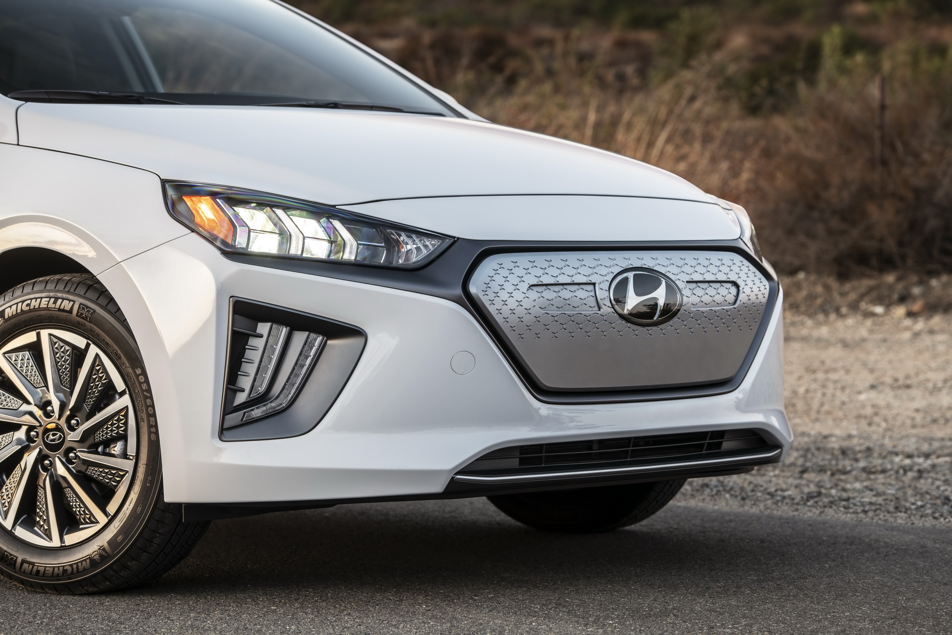 2020 Hyundai Ioniq Facelift Arrives In The US With Better Tech And More More Electric Range