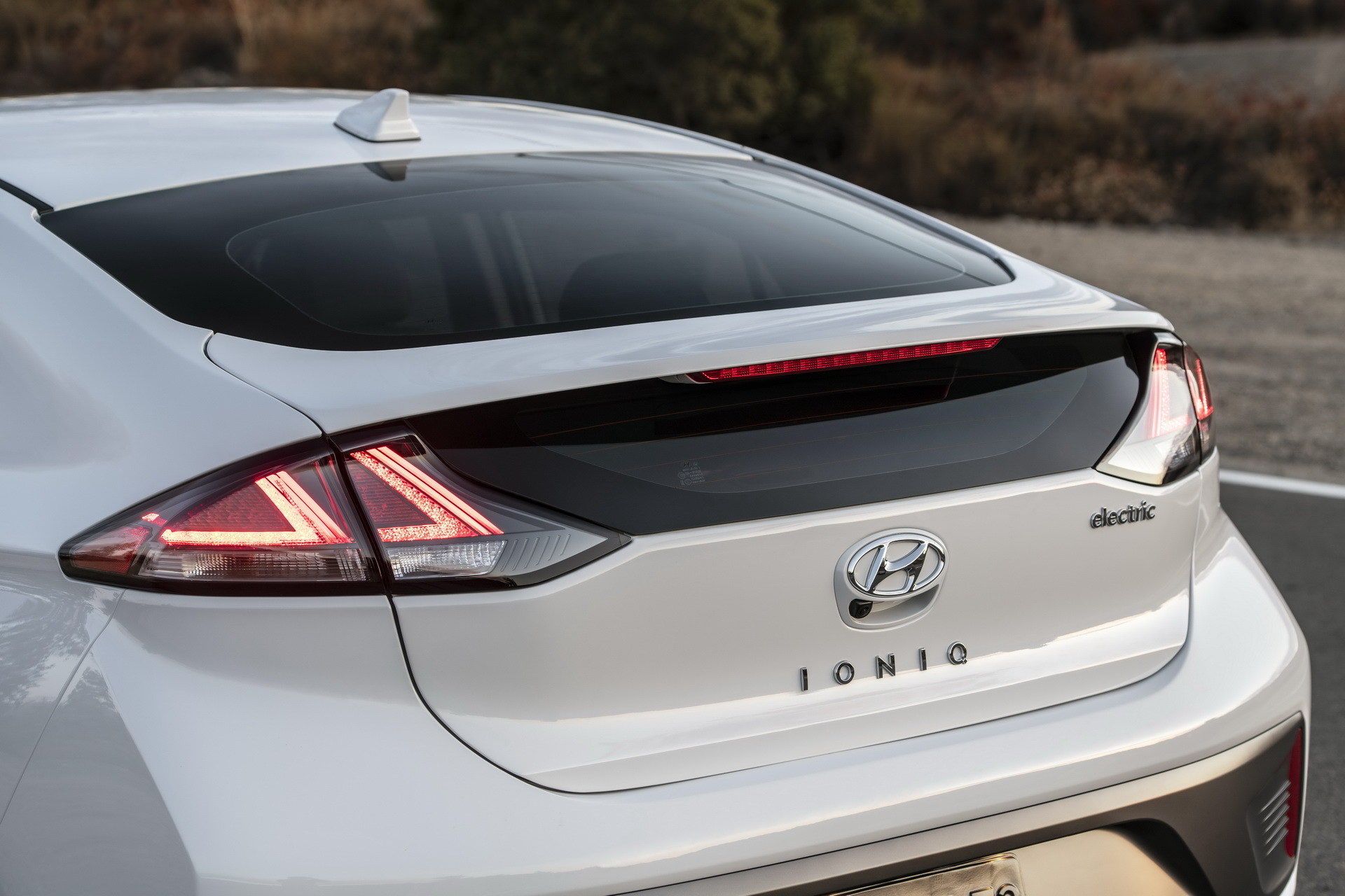 2020 Hyundai Ioniq Facelift Arrives In The US With Better Tech And More More Electric Range