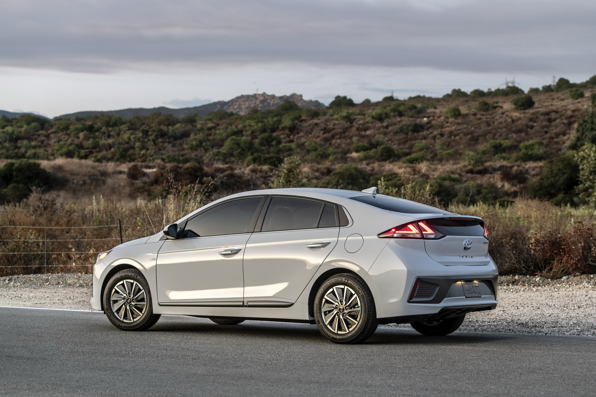 2020 Hyundai Ioniq Facelift Arrives In The US With Better Tech And More More Electric Range