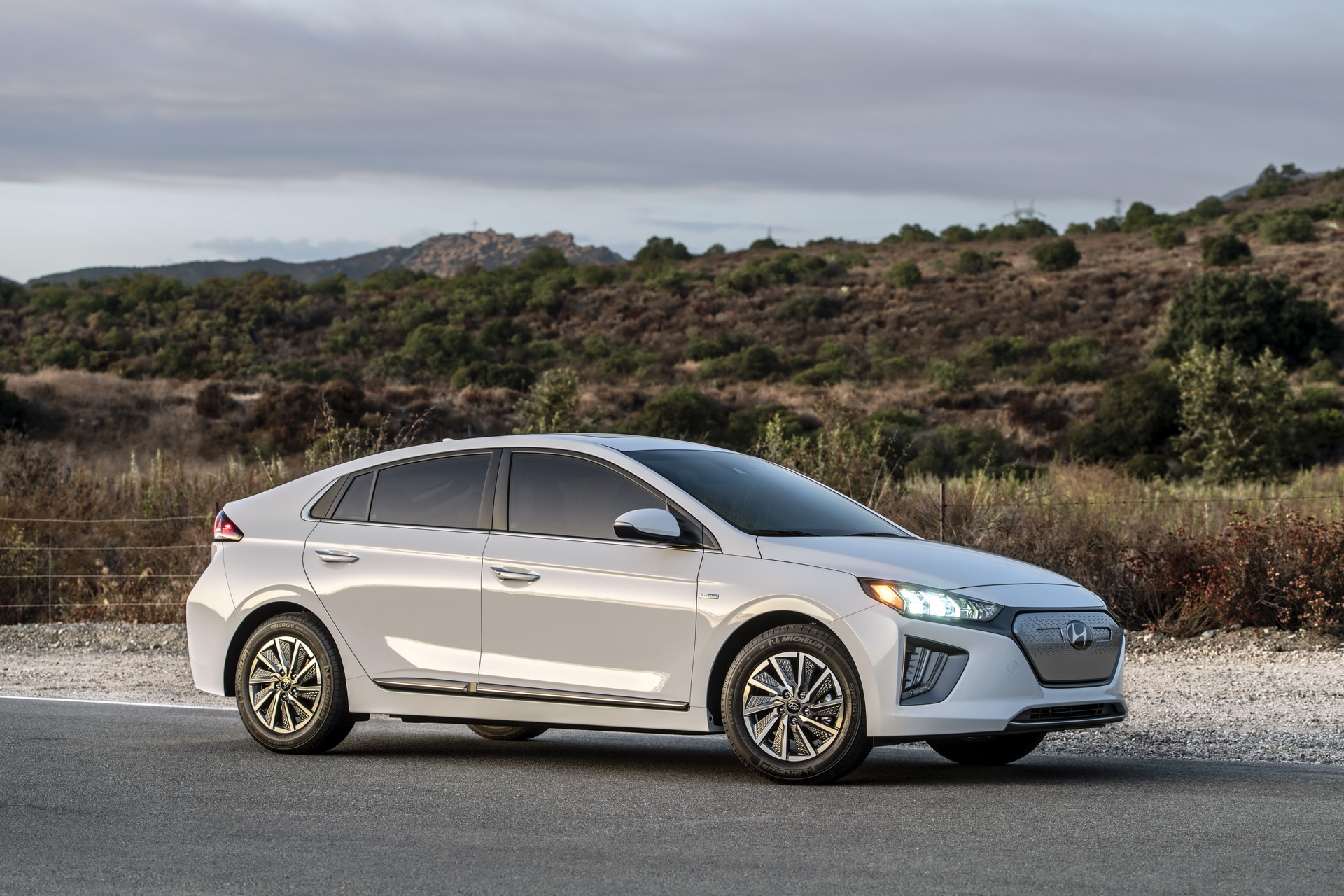 2020 Hyundai Ioniq Facelift Arrives In The US With Better Tech And More More Electric Range