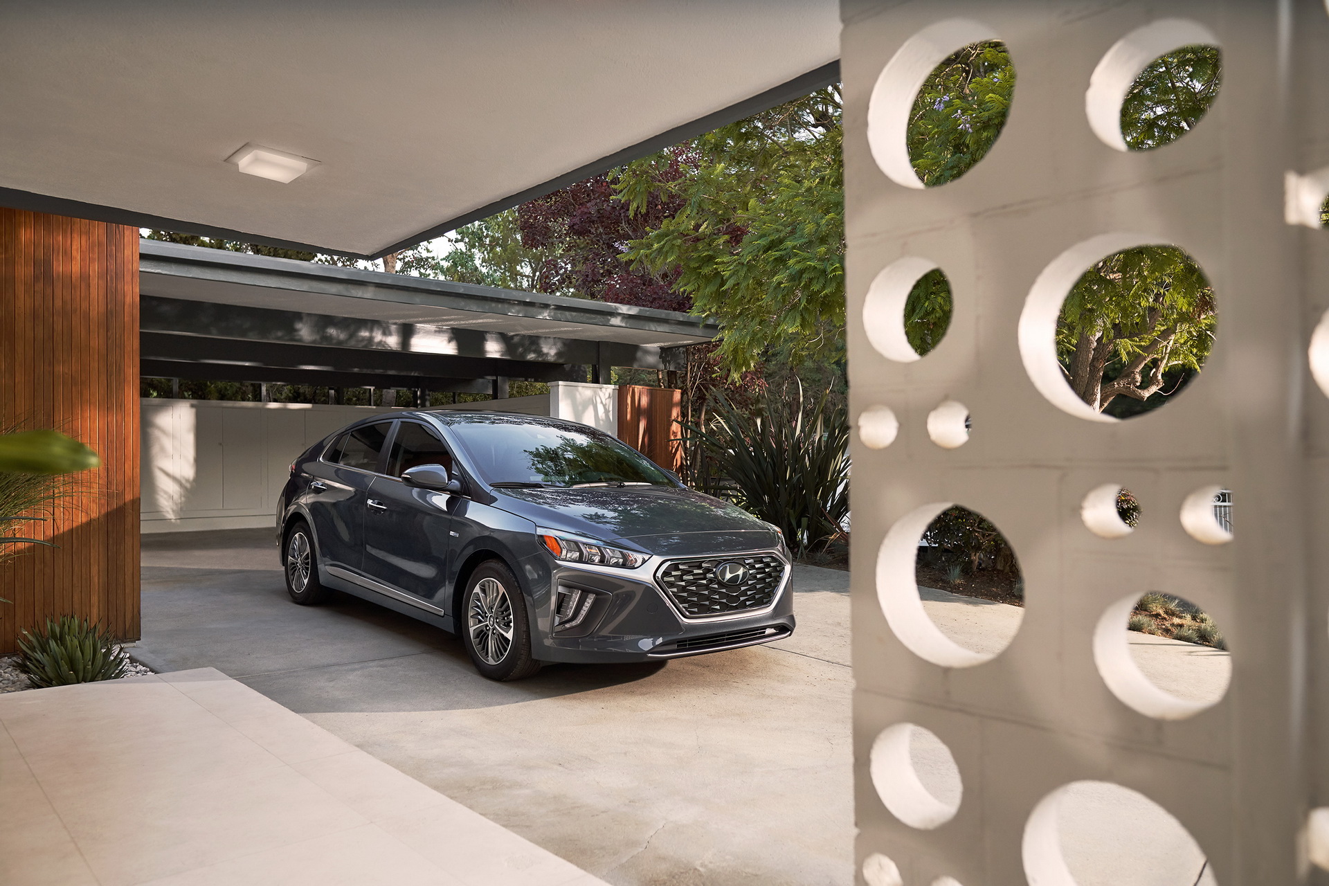 2020 Hyundai Ioniq Facelift Arrives In The US With Better Tech And More More Electric Range