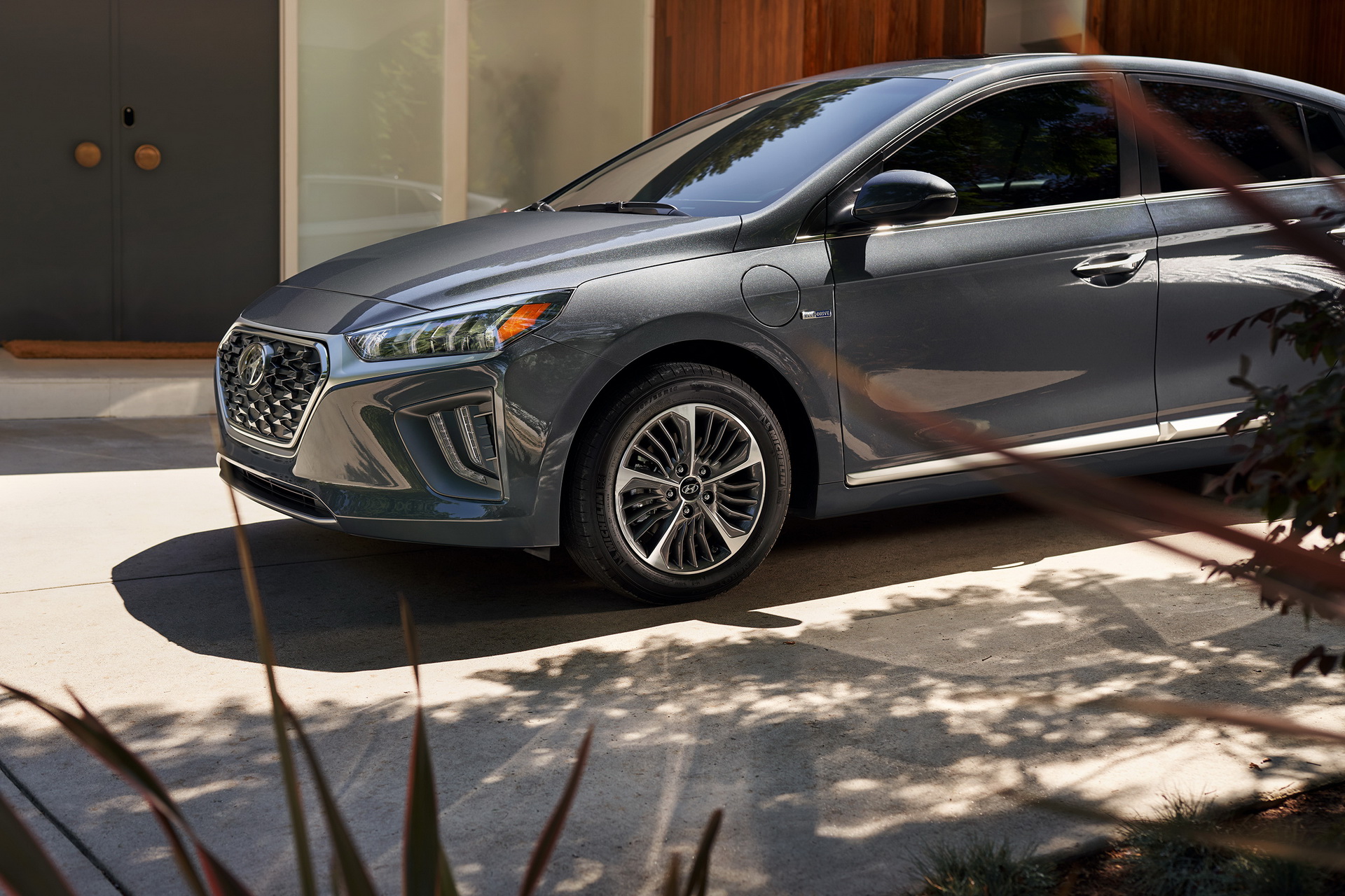 2020 Hyundai Ioniq Facelift Arrives In The US With Better Tech And More More Electric Range