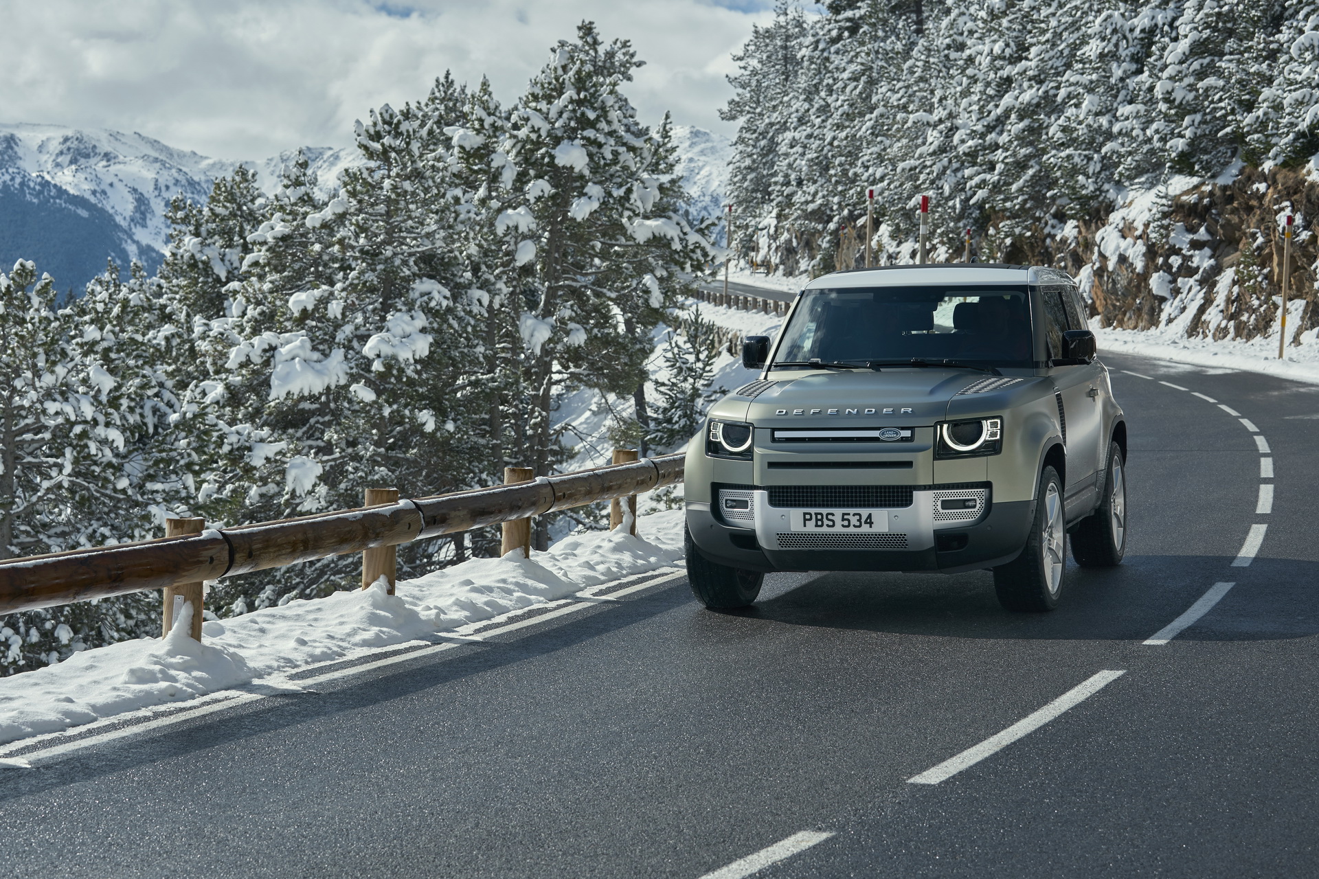 Land Rover’s Short 2020 Defender 90 Sets Foot In America, Start Froms “Around $50k”