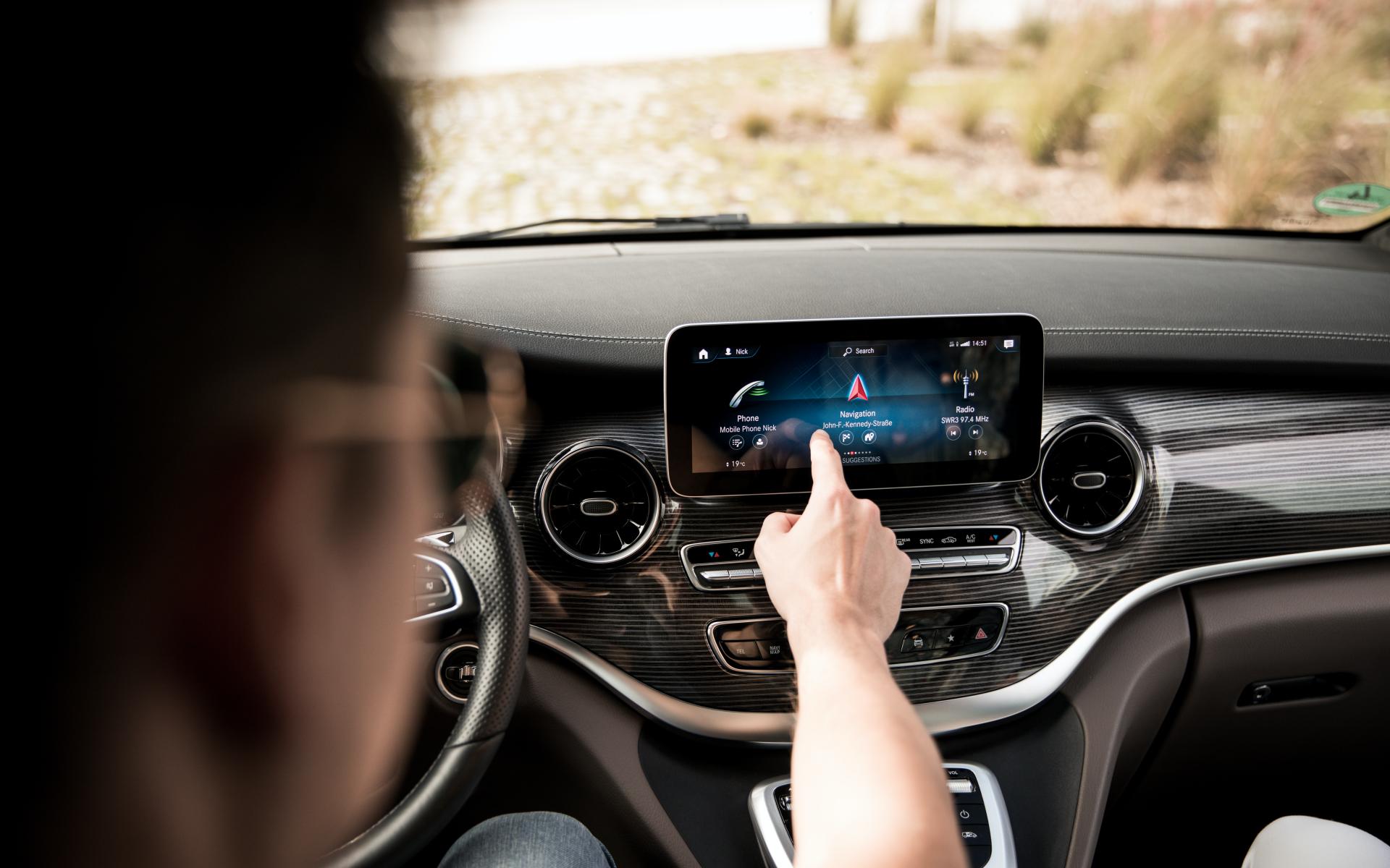 Mercedes-Benz Upgrades V-Class With MBUX Infotainment System