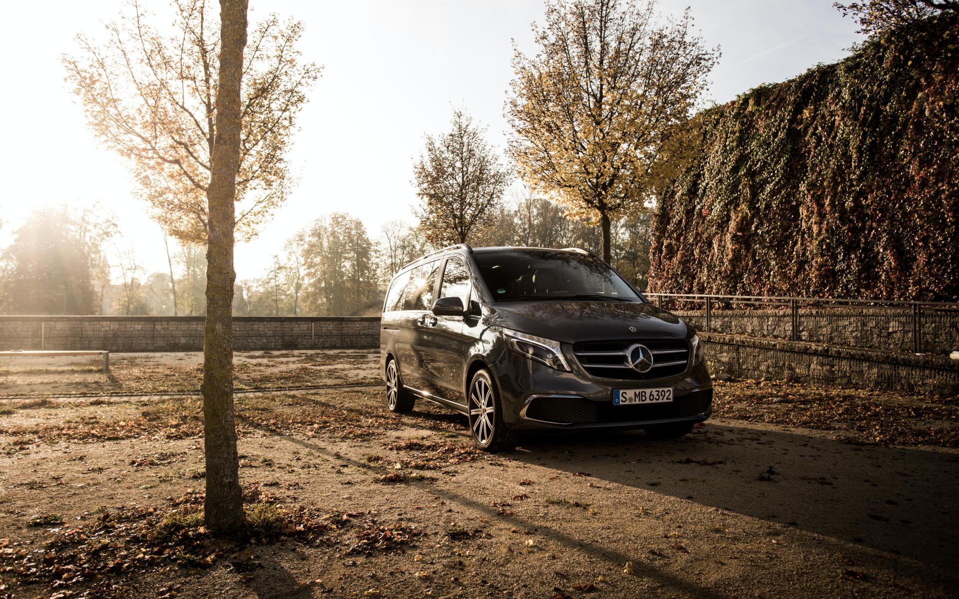 Mercedes-Benz Upgrades V-Class With MBUX Infotainment System