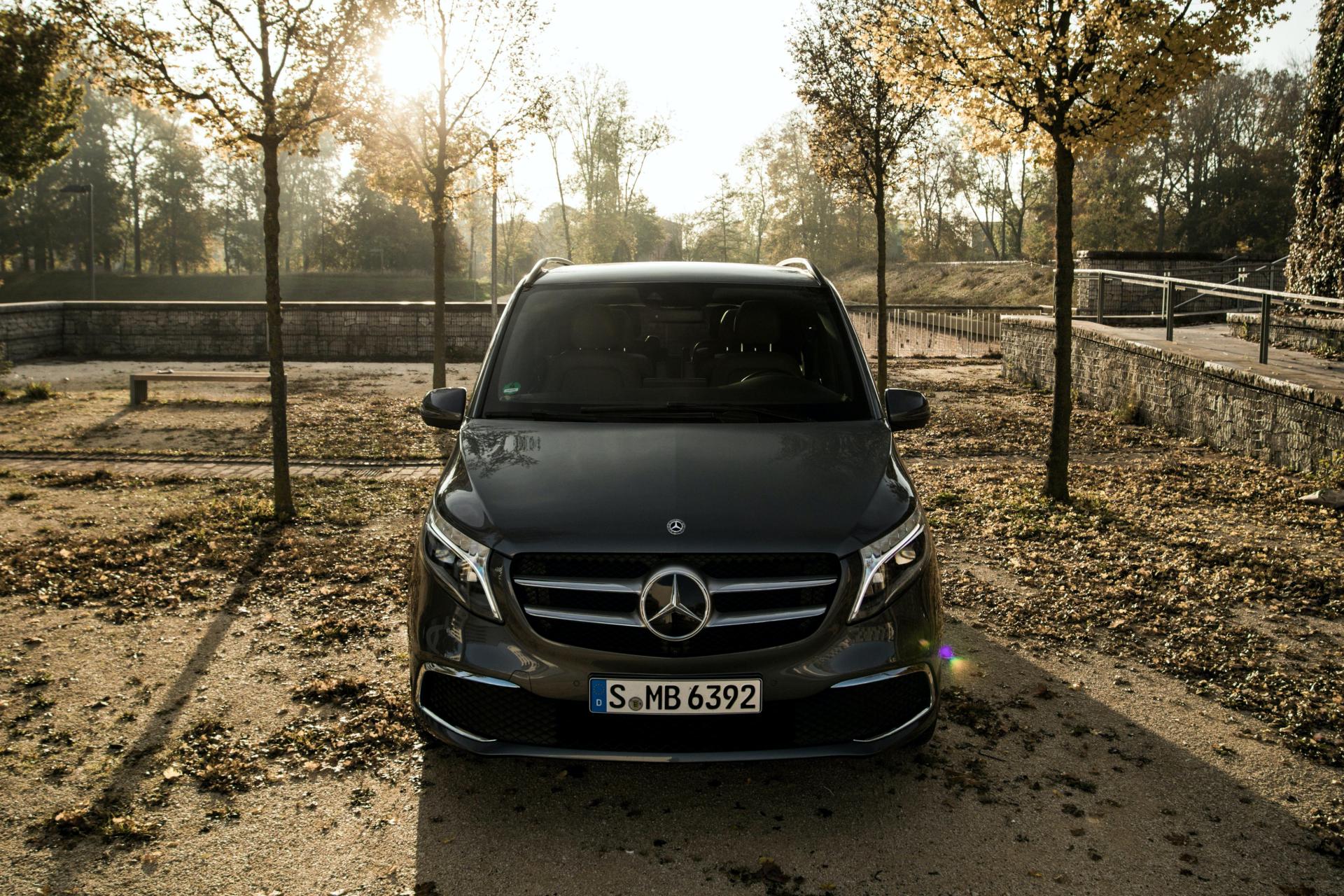 Mercedes-Benz Upgrades V-Class With MBUX Infotainment System