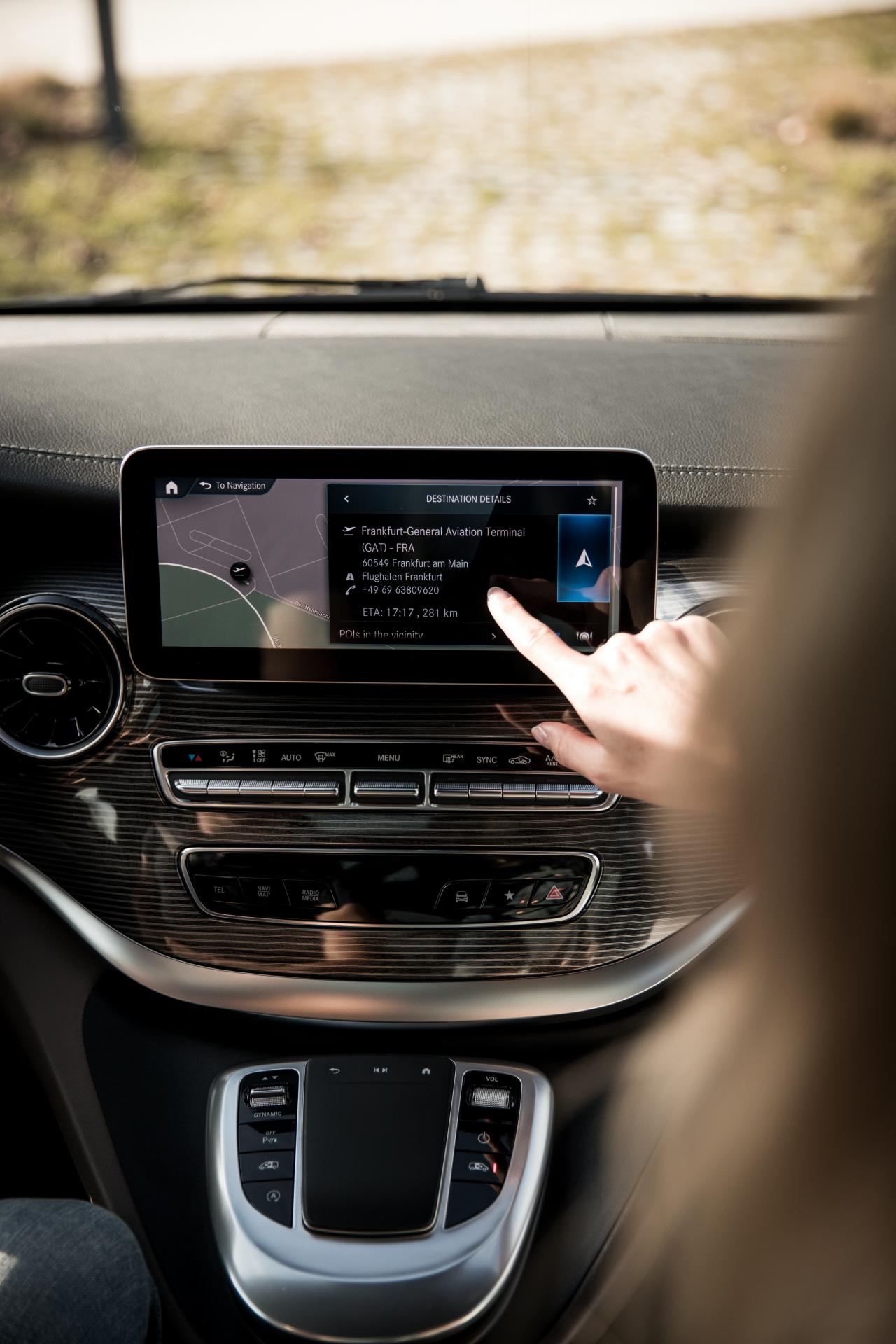 Mercedes-Benz Upgrades V-Class With MBUX Infotainment System