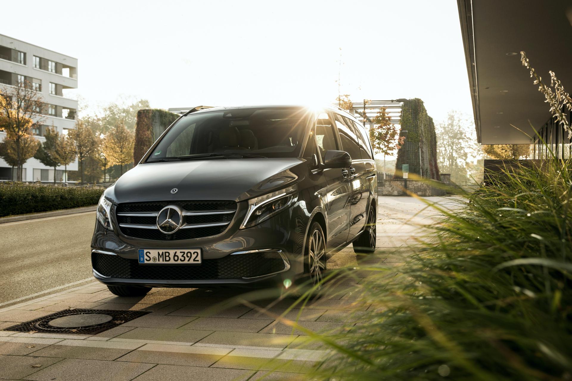 Mercedes-Benz Upgrades V-Class With MBUX Infotainment System