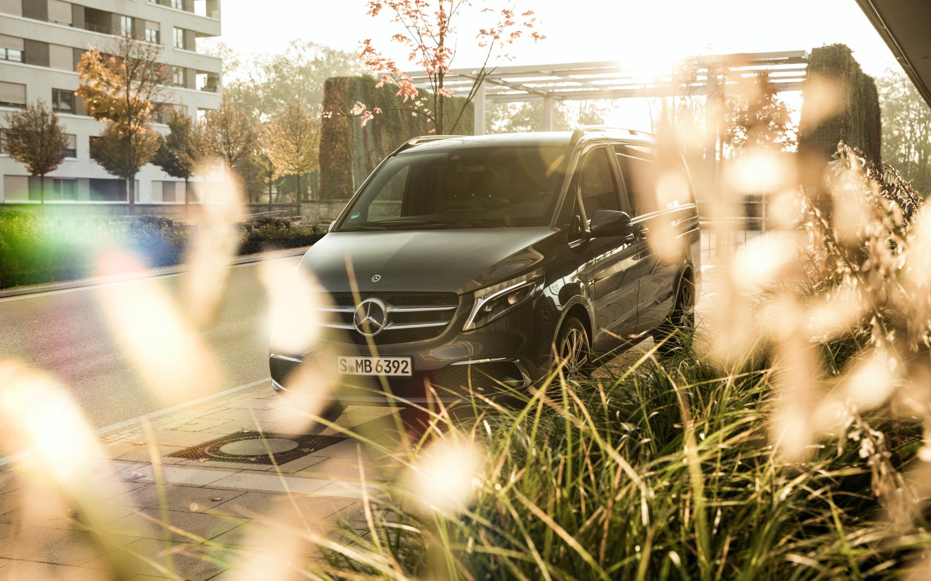 Mercedes-Benz Upgrades V-Class With MBUX Infotainment System