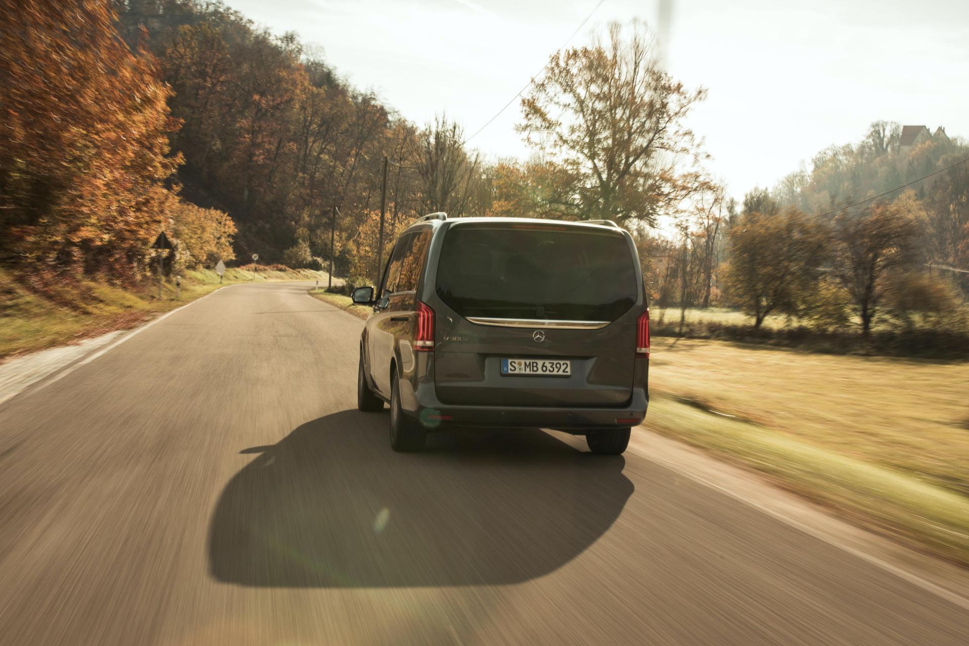 Mercedes-Benz Upgrades V-Class With MBUX Infotainment System