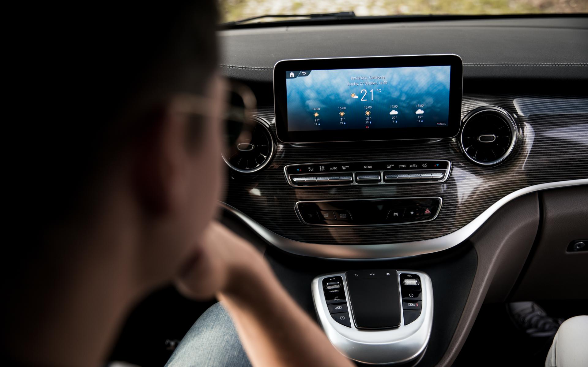 Mercedes-Benz Upgrades V-Class With MBUX Infotainment System