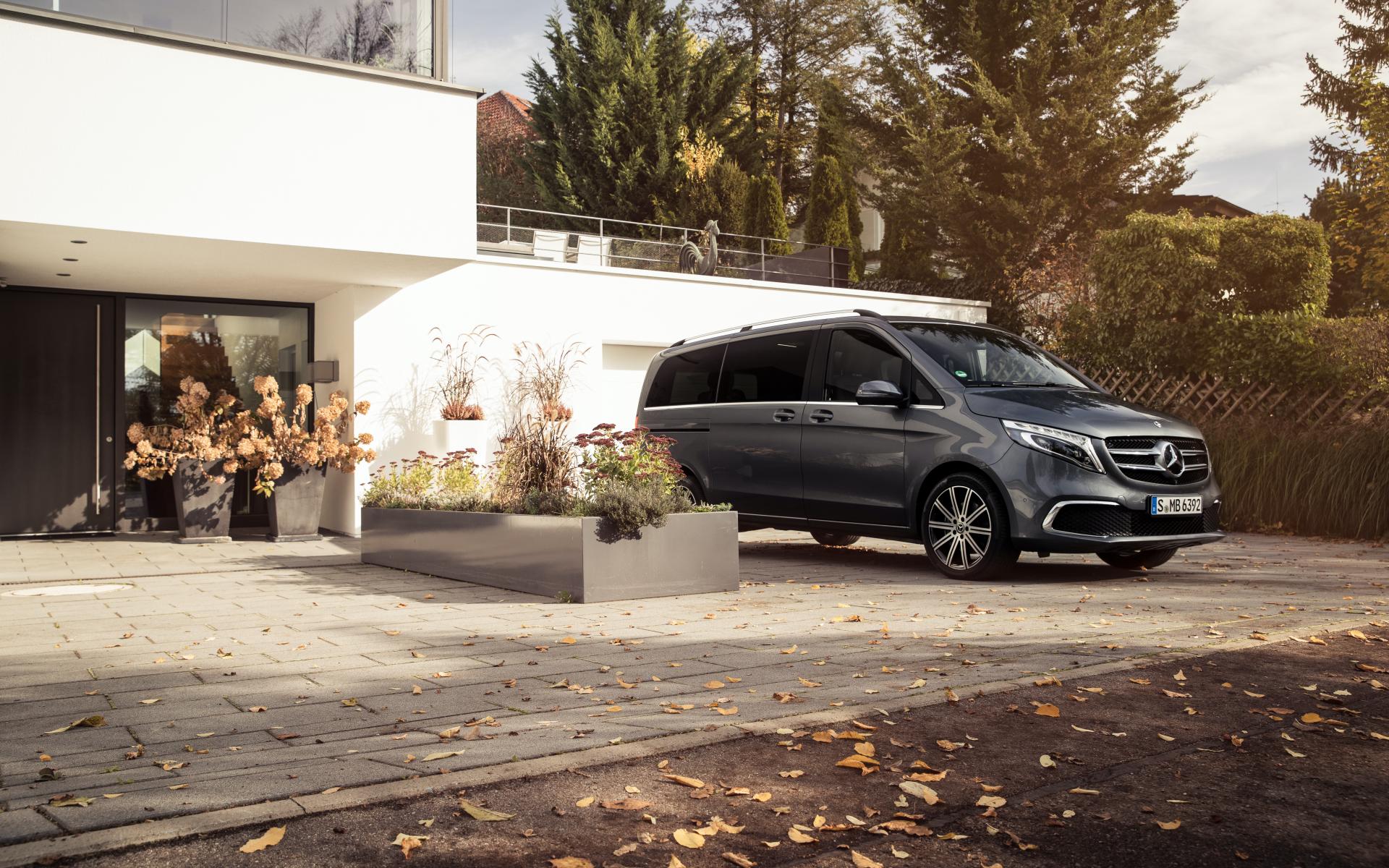 Mercedes-Benz Upgrades V-Class With MBUX Infotainment System