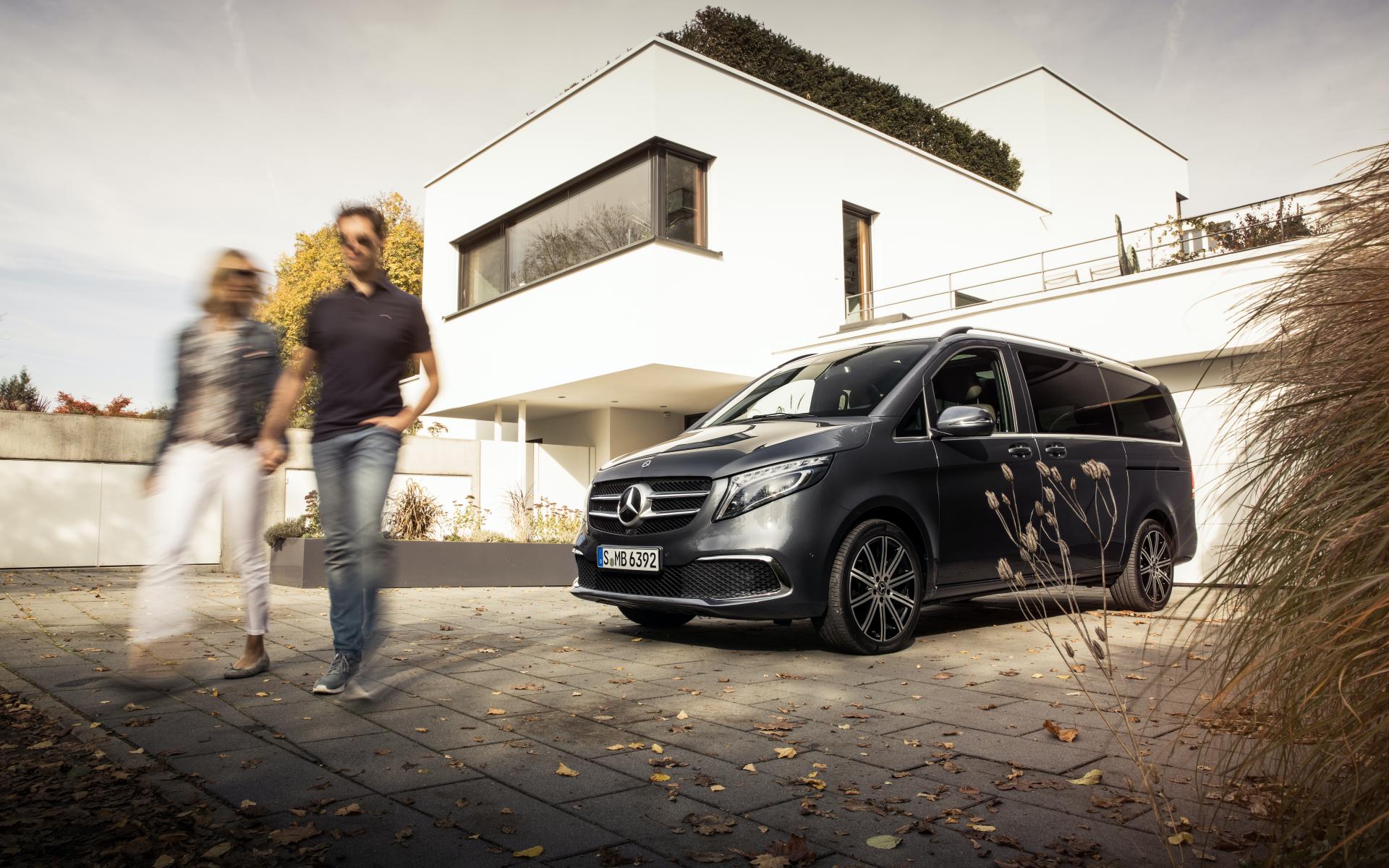 Mercedes-Benz Upgrades V-Class With MBUX Infotainment System