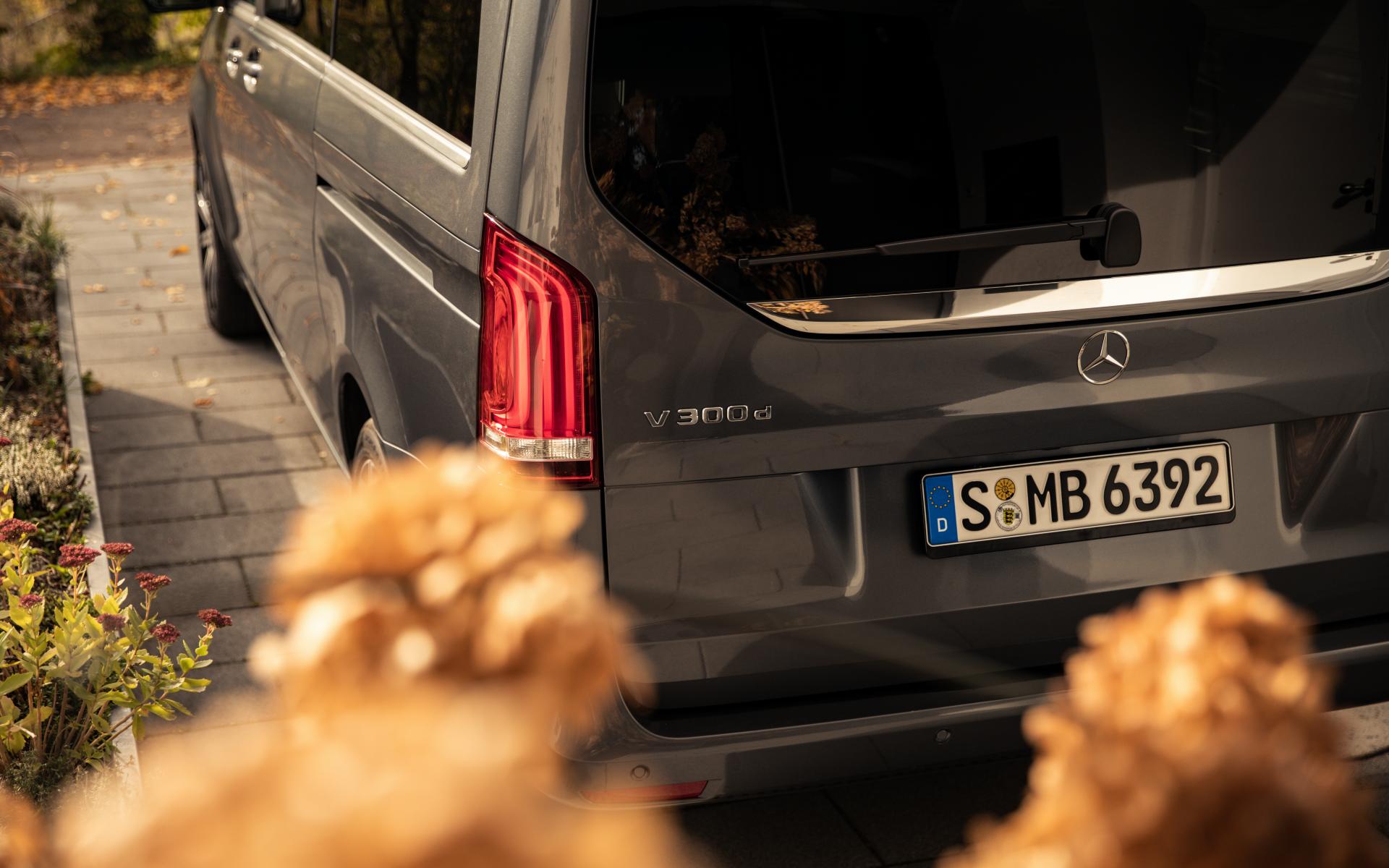 Mercedes-Benz Upgrades V-Class With MBUX Infotainment System