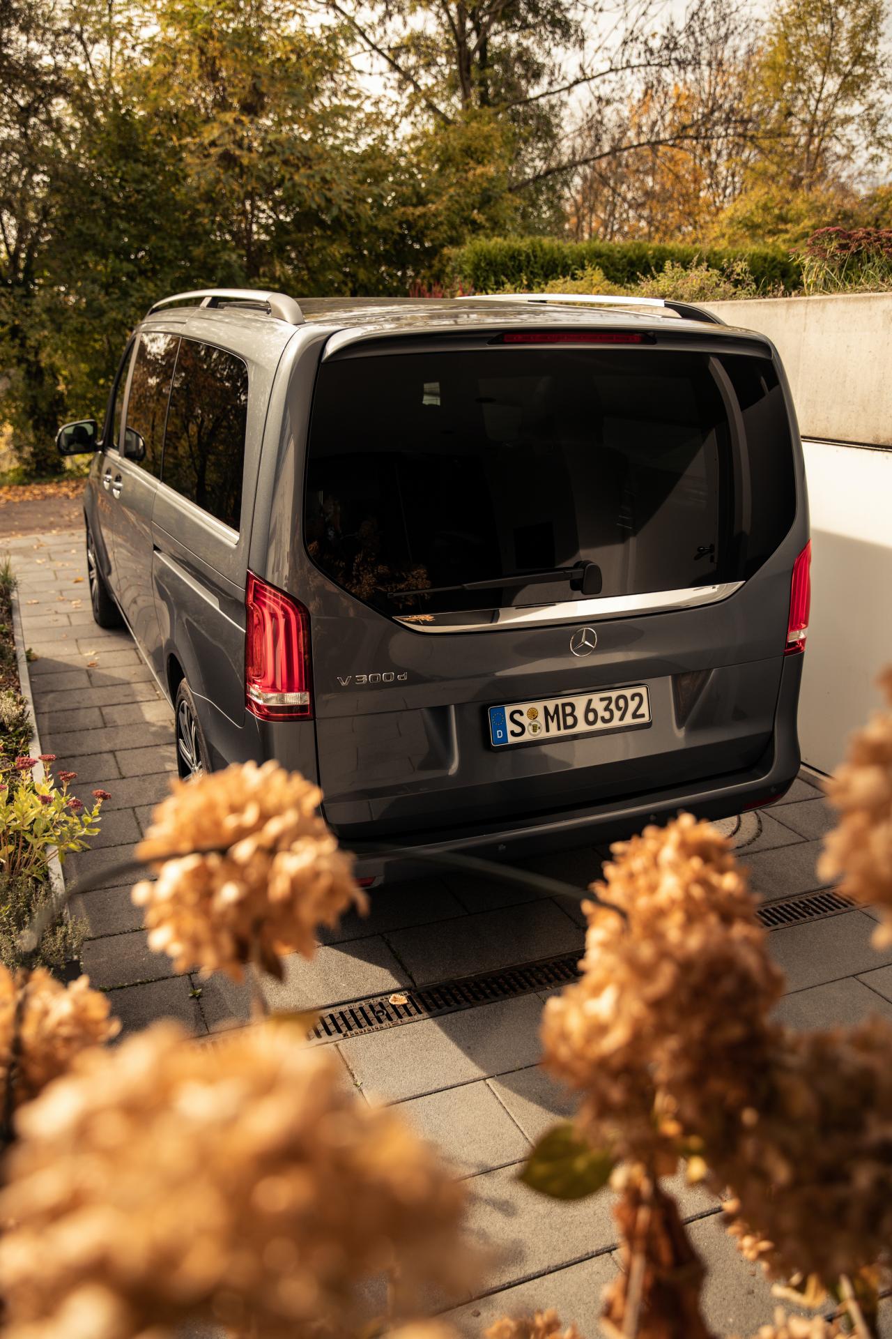 Mercedes-Benz Upgrades V-Class With MBUX Infotainment System