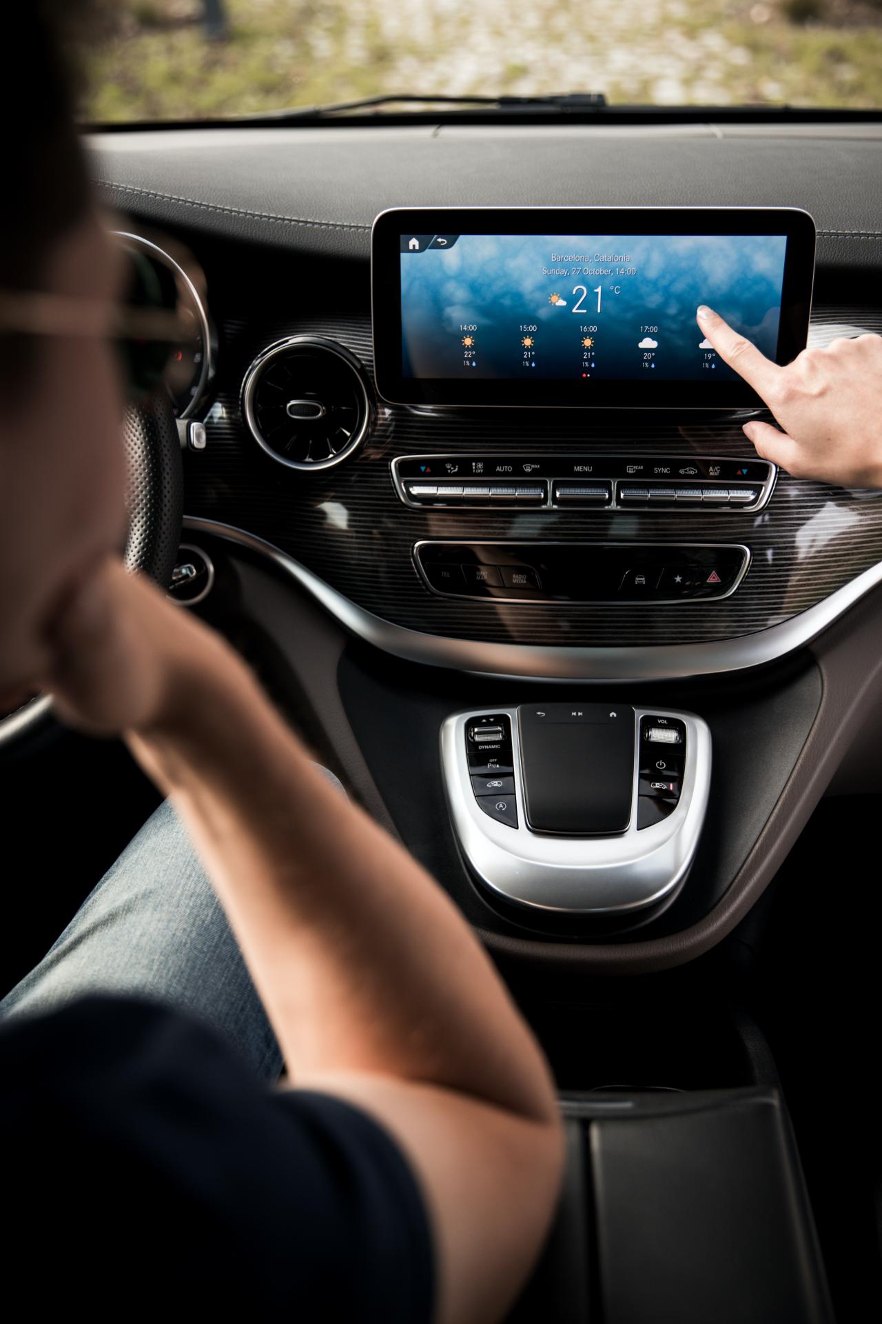 Mercedes-Benz Upgrades V-Class With MBUX Infotainment System
