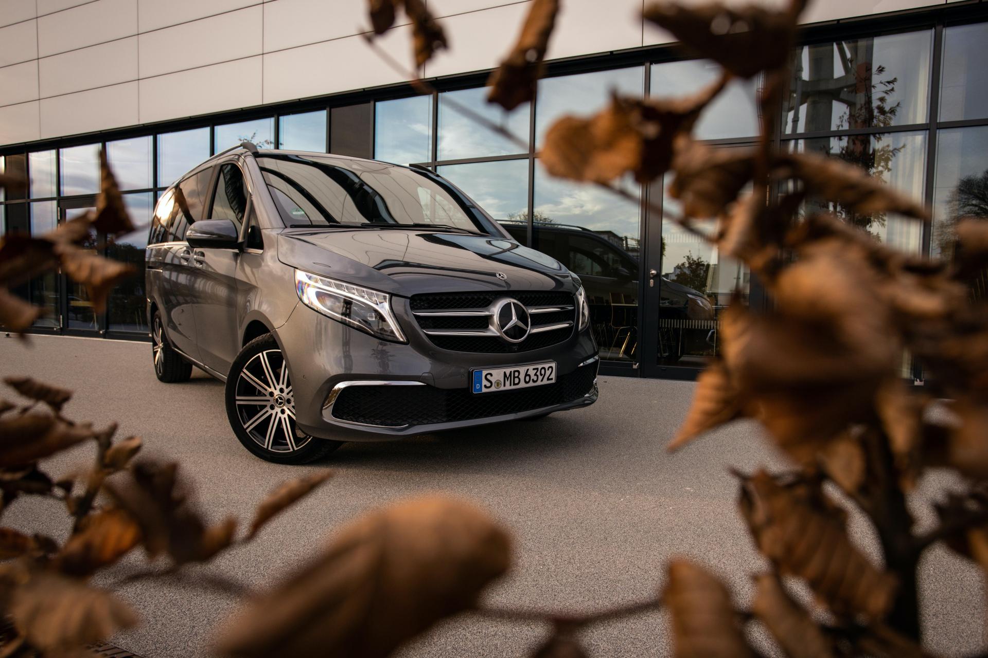 Mercedes-Benz Upgrades V-Class With MBUX Infotainment System