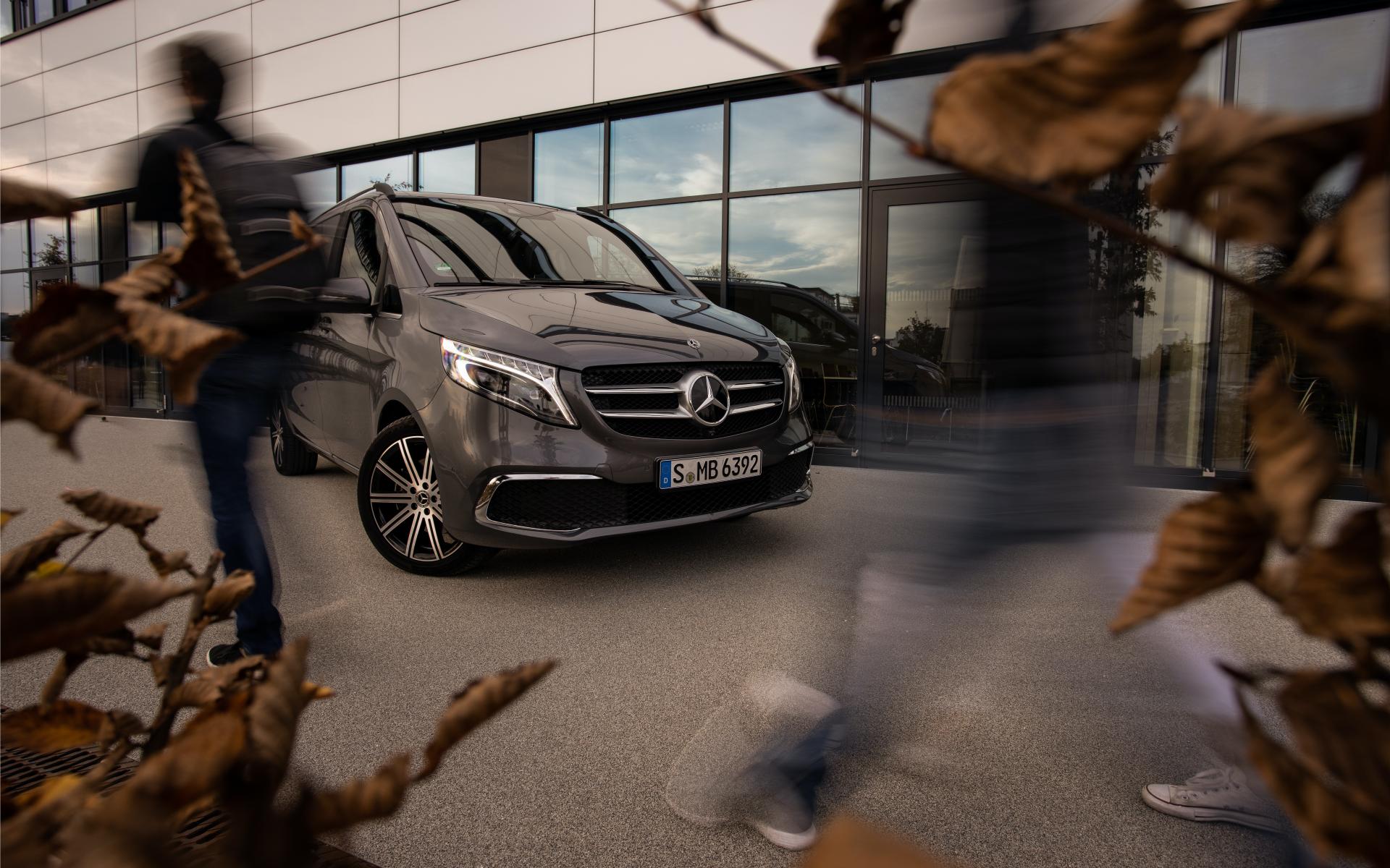 Mercedes-Benz Upgrades V-Class With MBUX Infotainment System