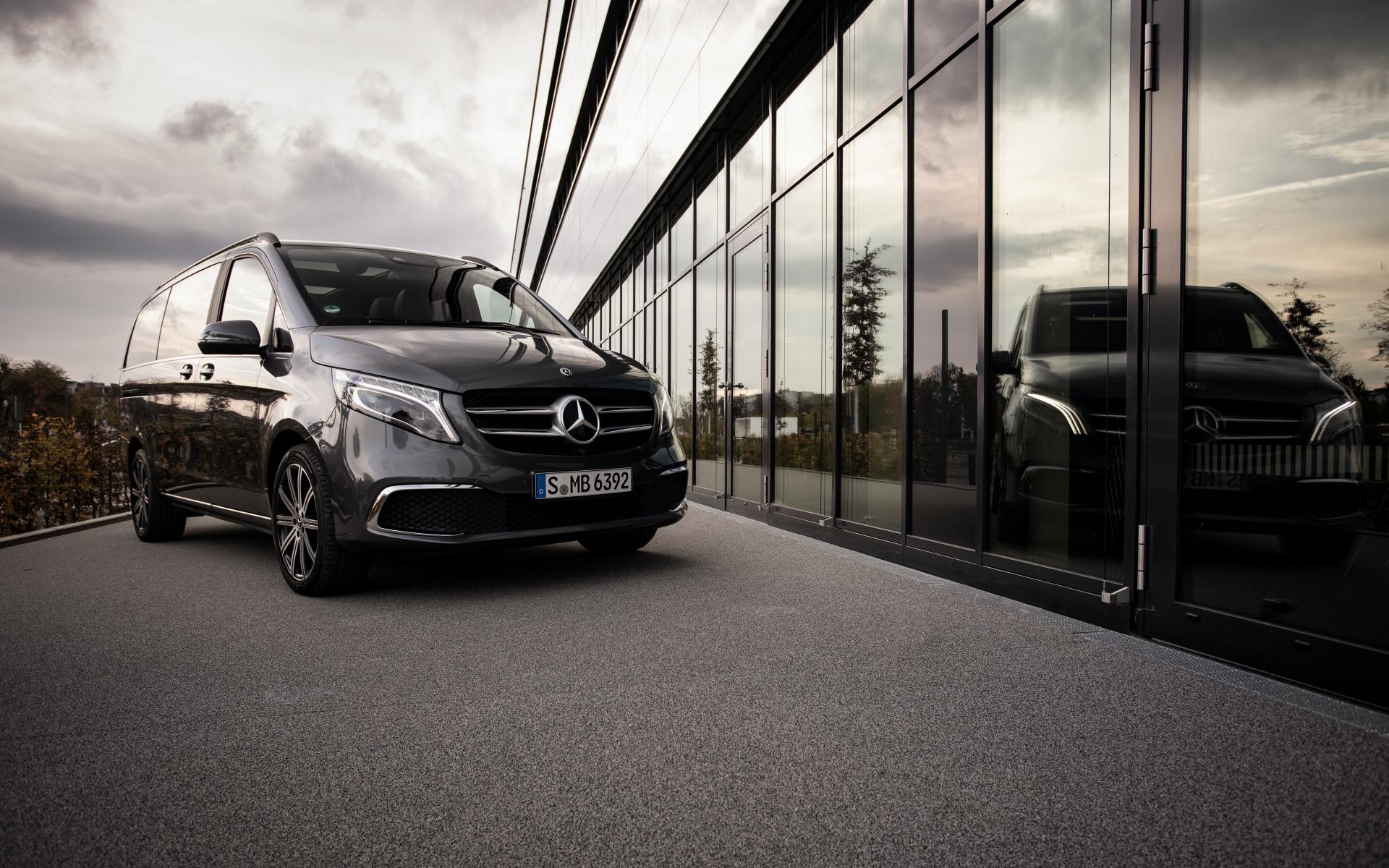 Mercedes-Benz Upgrades V-Class With MBUX Infotainment System