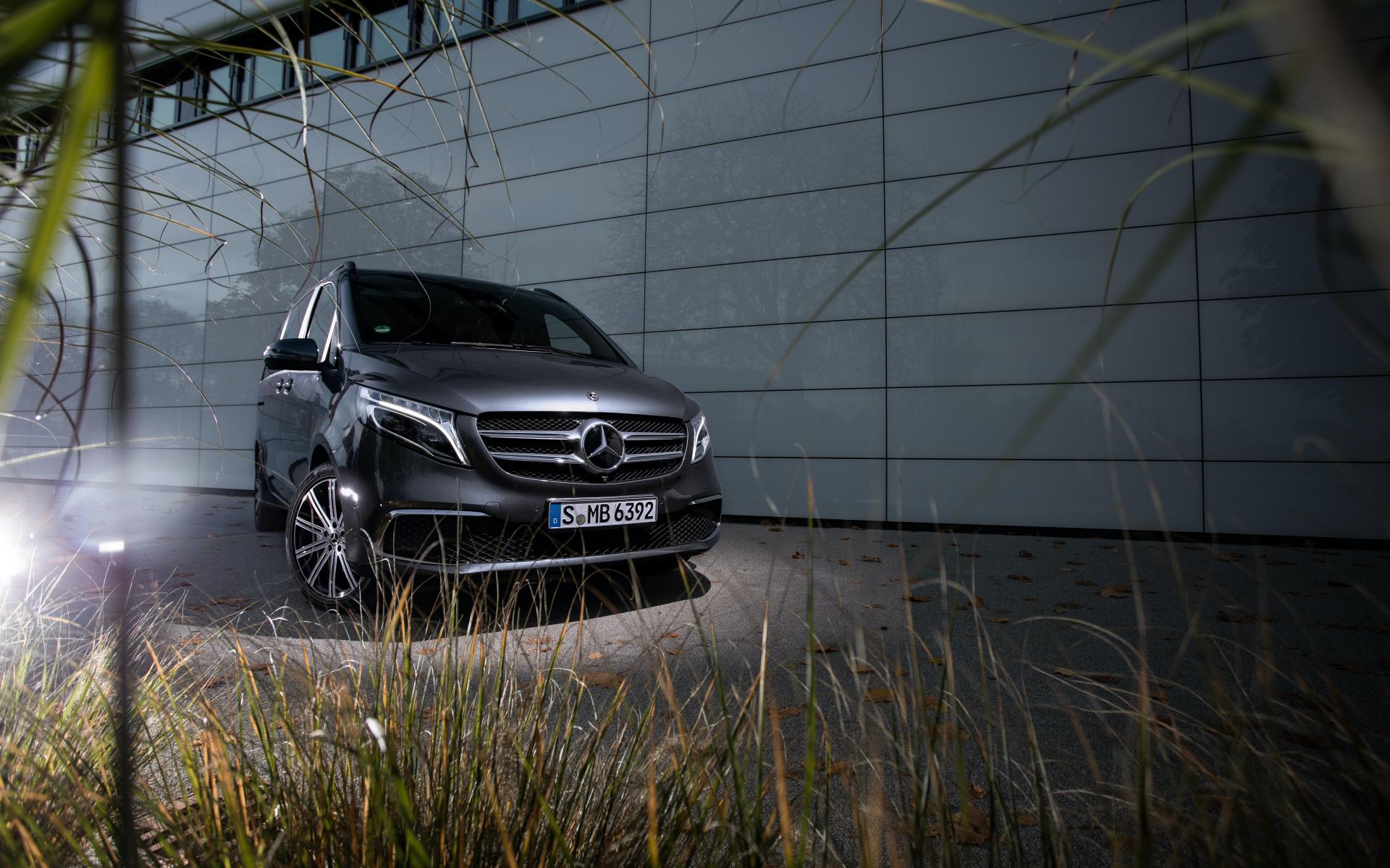 Mercedes-Benz Upgrades V-Class With MBUX Infotainment System