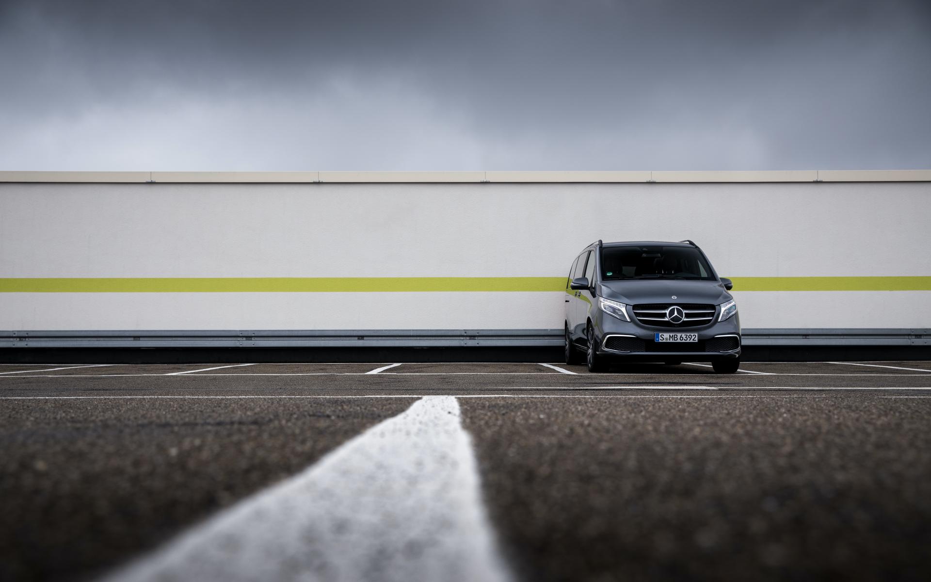 Mercedes-Benz Upgrades V-Class With MBUX Infotainment System