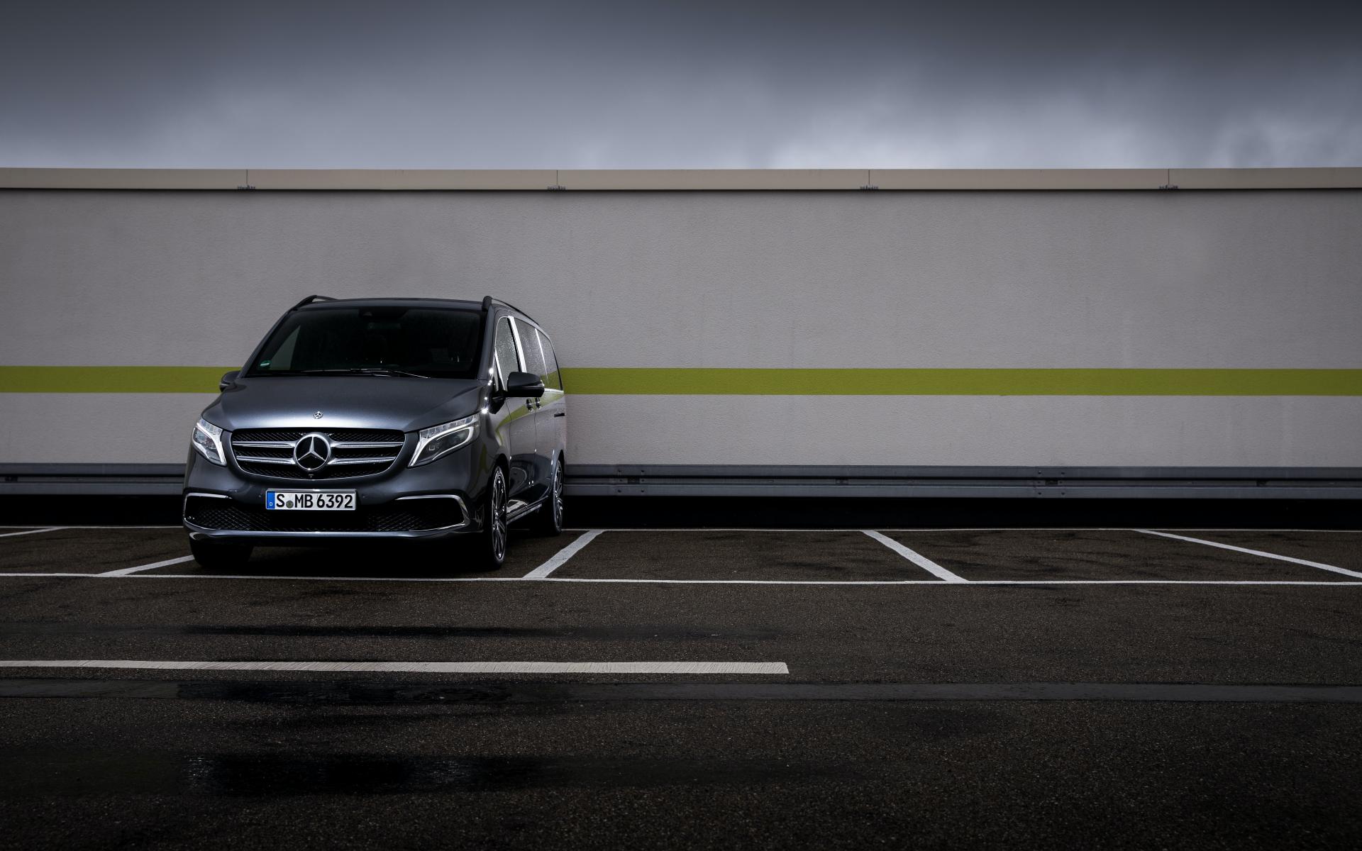 Mercedes-Benz Upgrades V-Class With MBUX Infotainment System