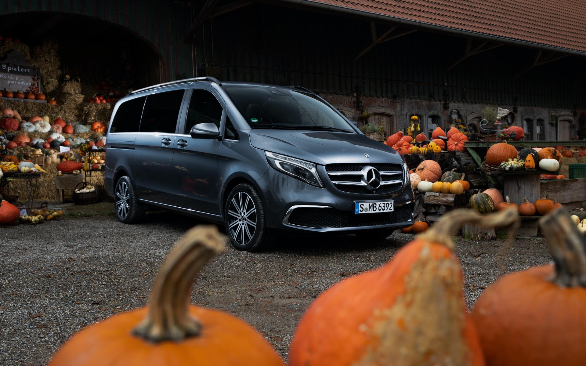 Mercedes-Benz Upgrades V-Class With MBUX Infotainment System