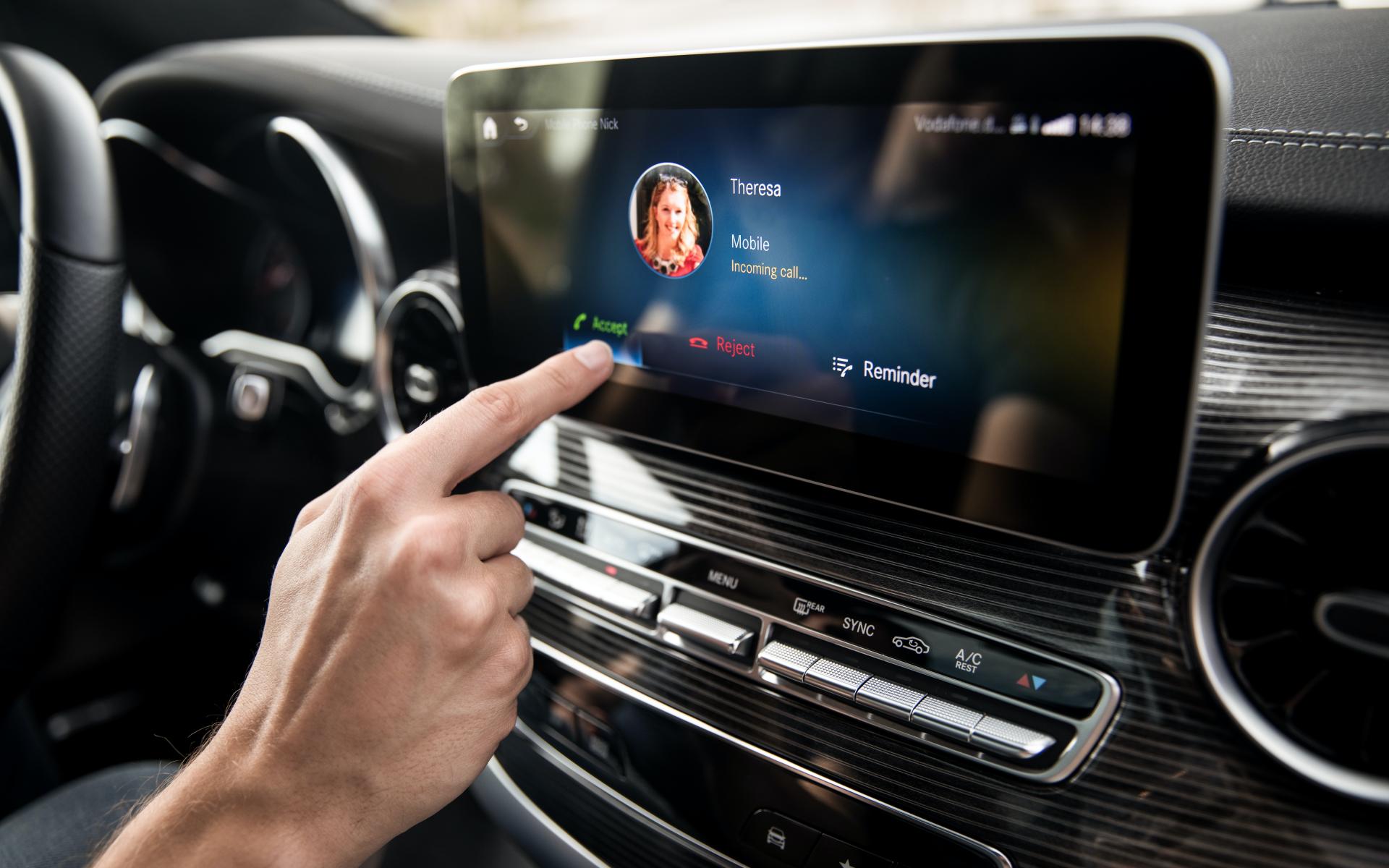 Mercedes-Benz Upgrades V-Class With MBUX Infotainment System