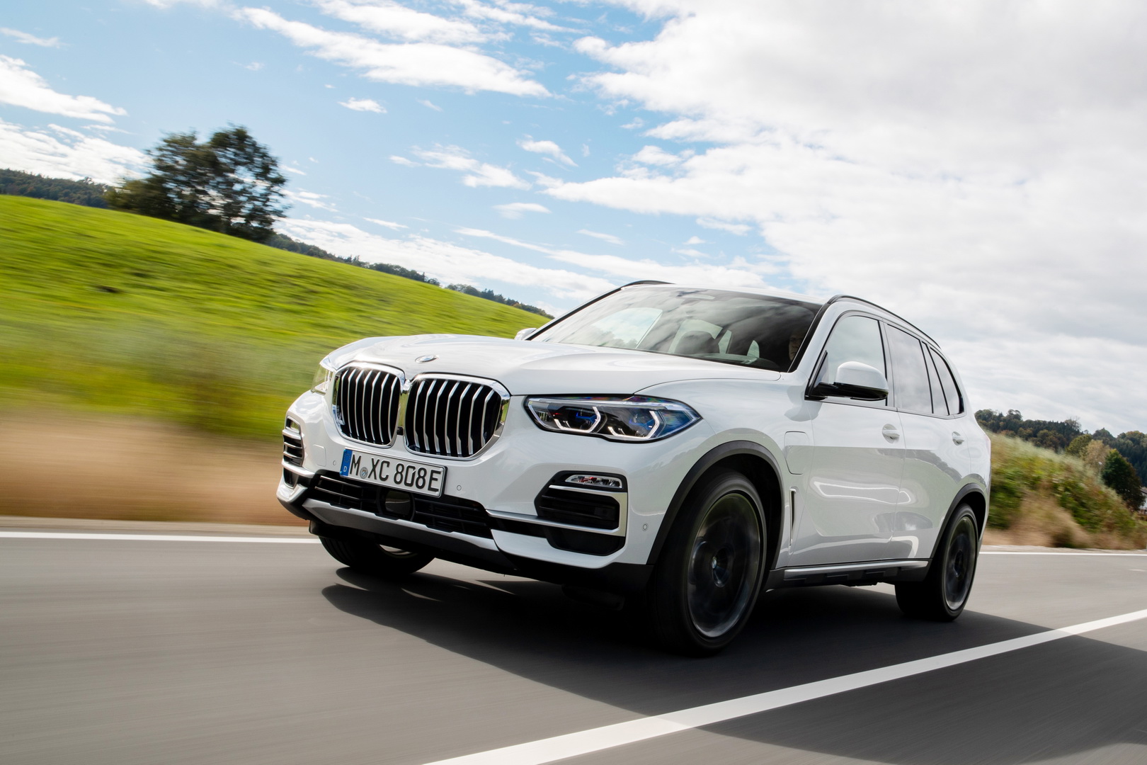 Are 102 Images Enough To Make You Want The BMW X5 xDrive45e?