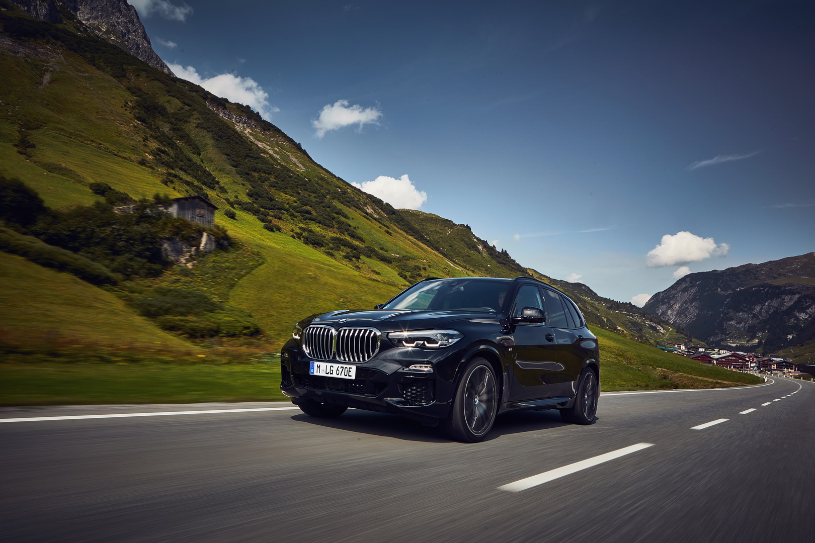 Are 102 Images Enough To Make You Want The BMW X5 xDrive45e?