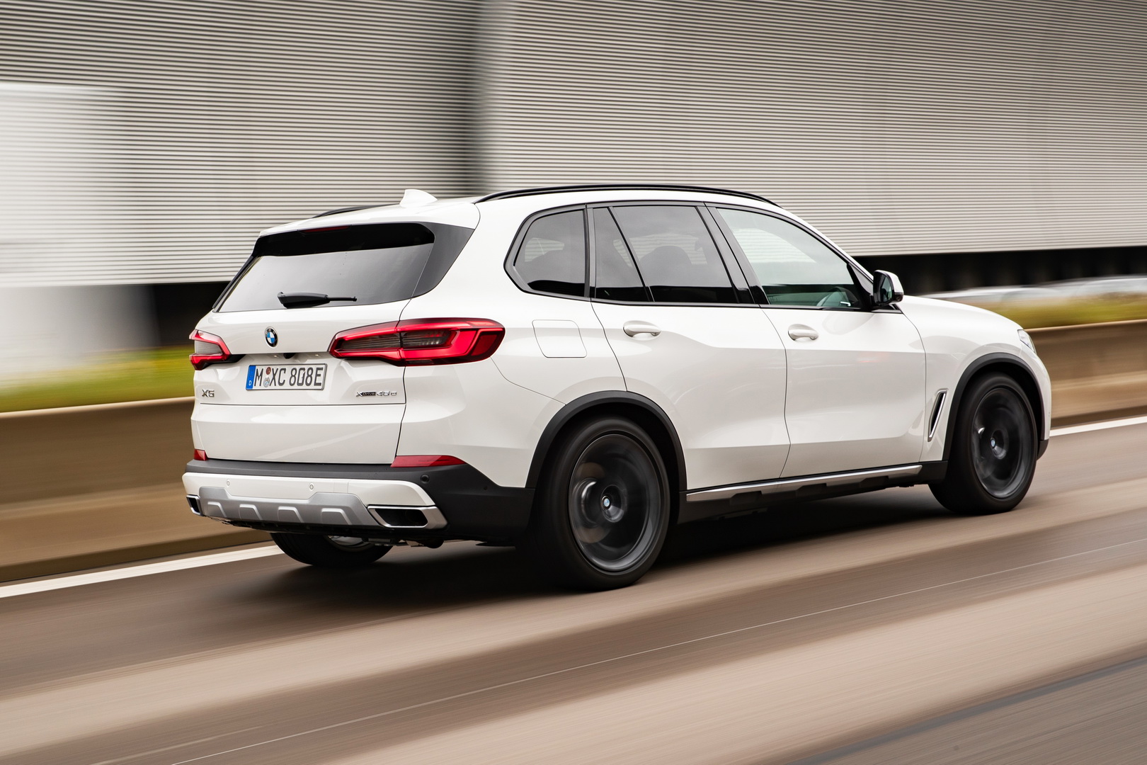 Are 102 Images Enough To Make You Want The BMW X5 xDrive45e?