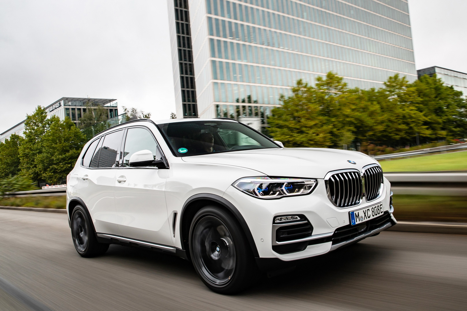 Are 102 Images Enough To Make You Want The BMW X5 xDrive45e?