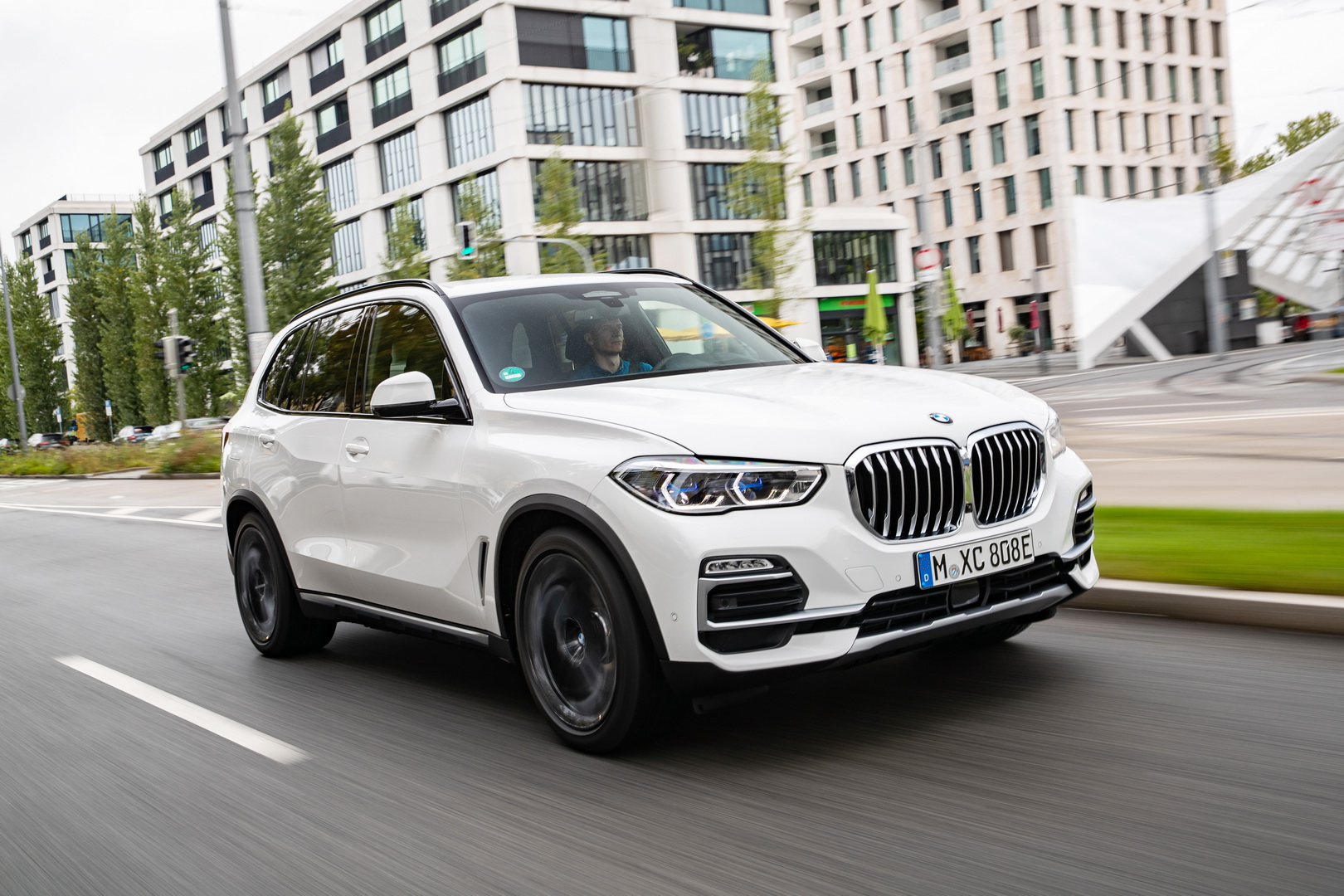 Are 102 Images Enough To Make You Want The BMW X5 xDrive45e?