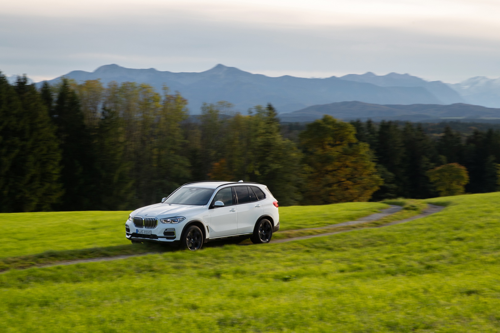 Are 102 Images Enough To Make You Want The BMW X5 xDrive45e?