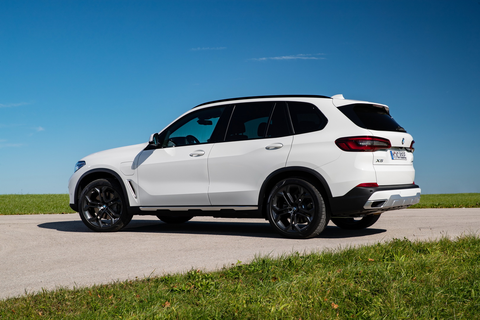 Are 102 Images Enough To Make You Want The BMW X5 xDrive45e?