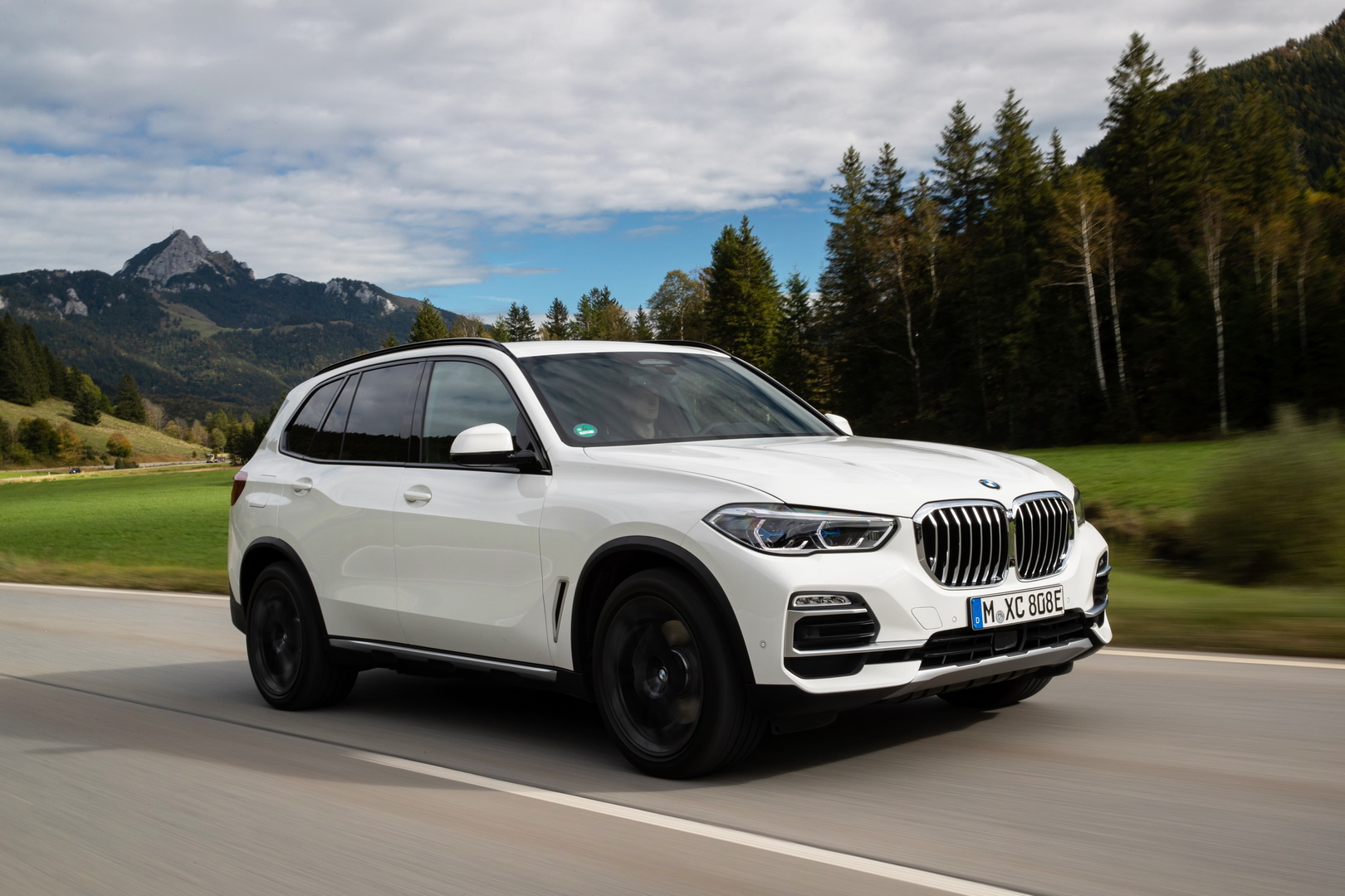 Are 102 Images Enough To Make You Want The BMW X5 xDrive45e?