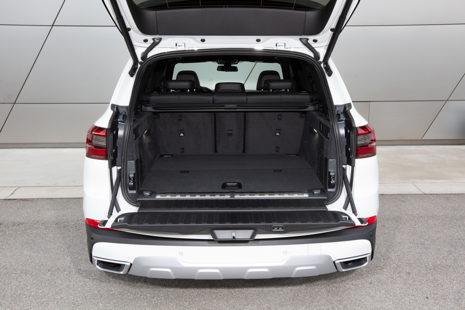 Are 102 Images Enough To Make You Want The BMW X5 xDrive45e?